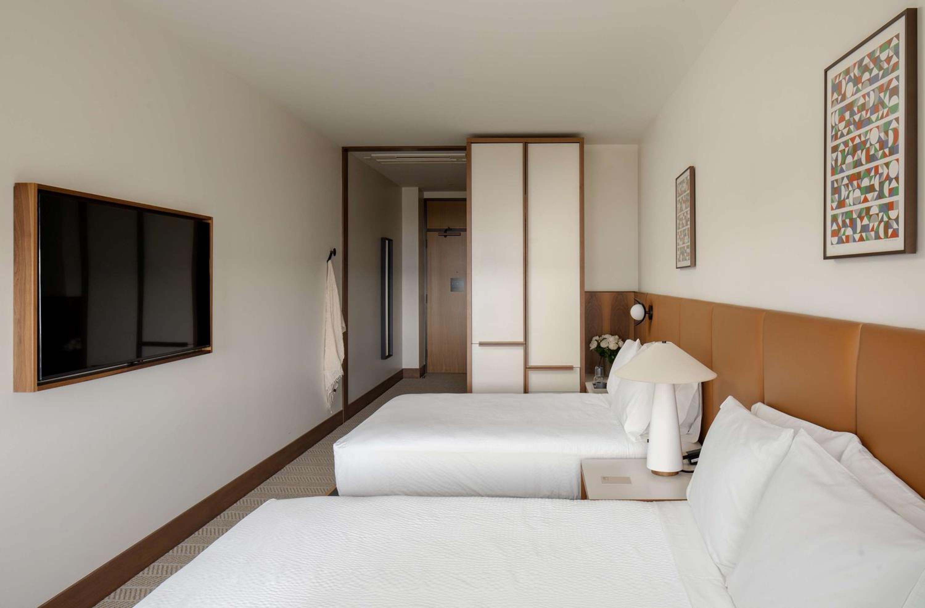Standard Queen Room with Two Queen Beds - Photo 8