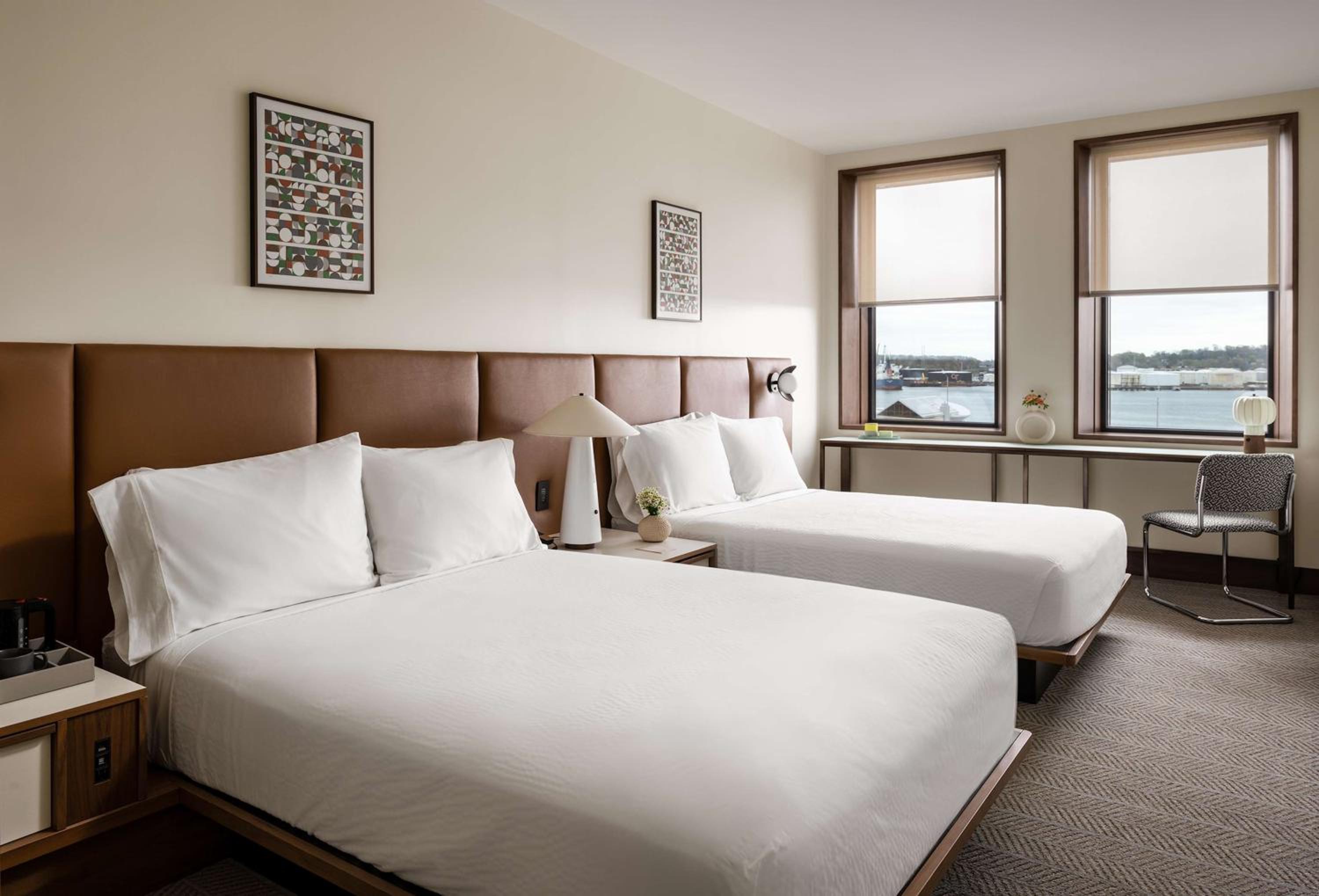 Standard Queen Room with Two Queen Beds - Photo 7