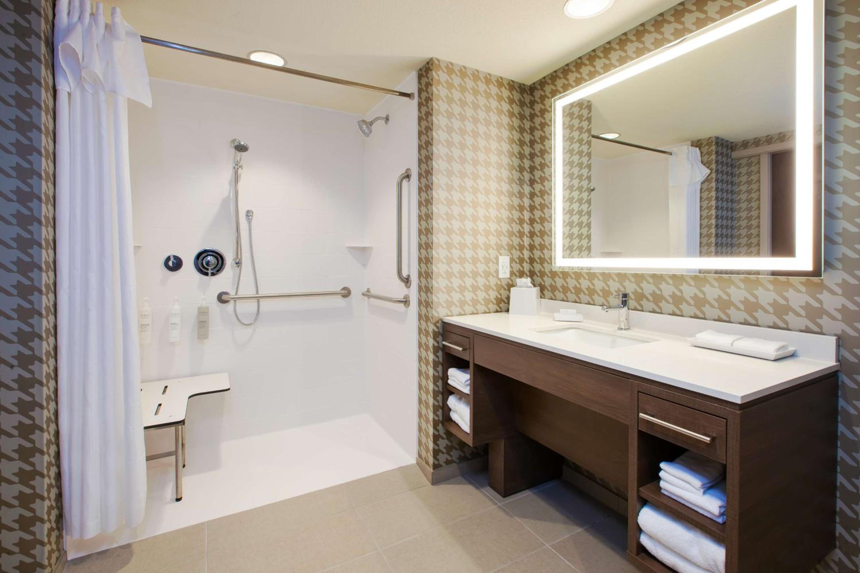 King Studio Suite - Hearing Access - Photo 4