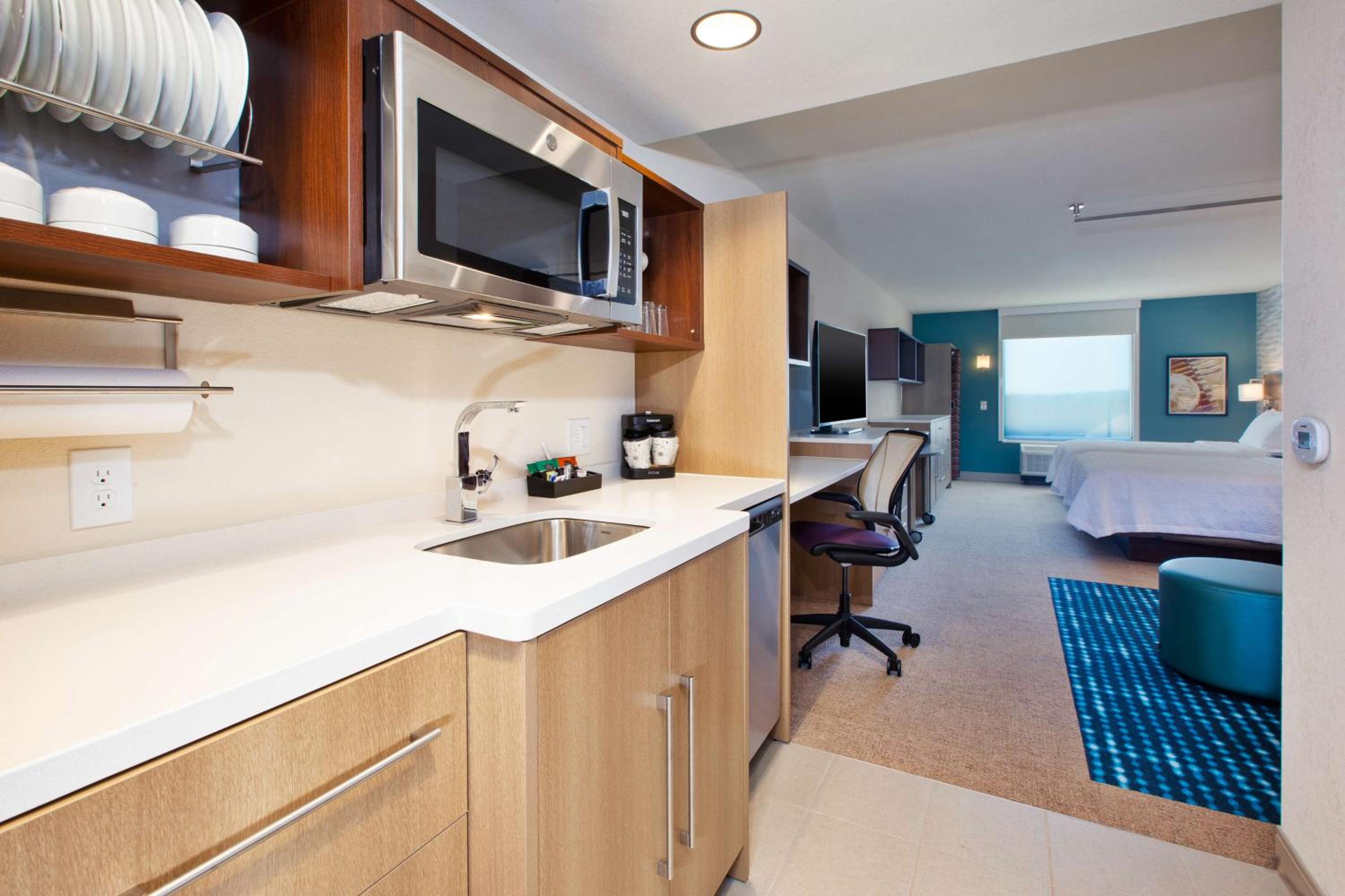 Studio Suite with Two Queen Beds - Photo 3