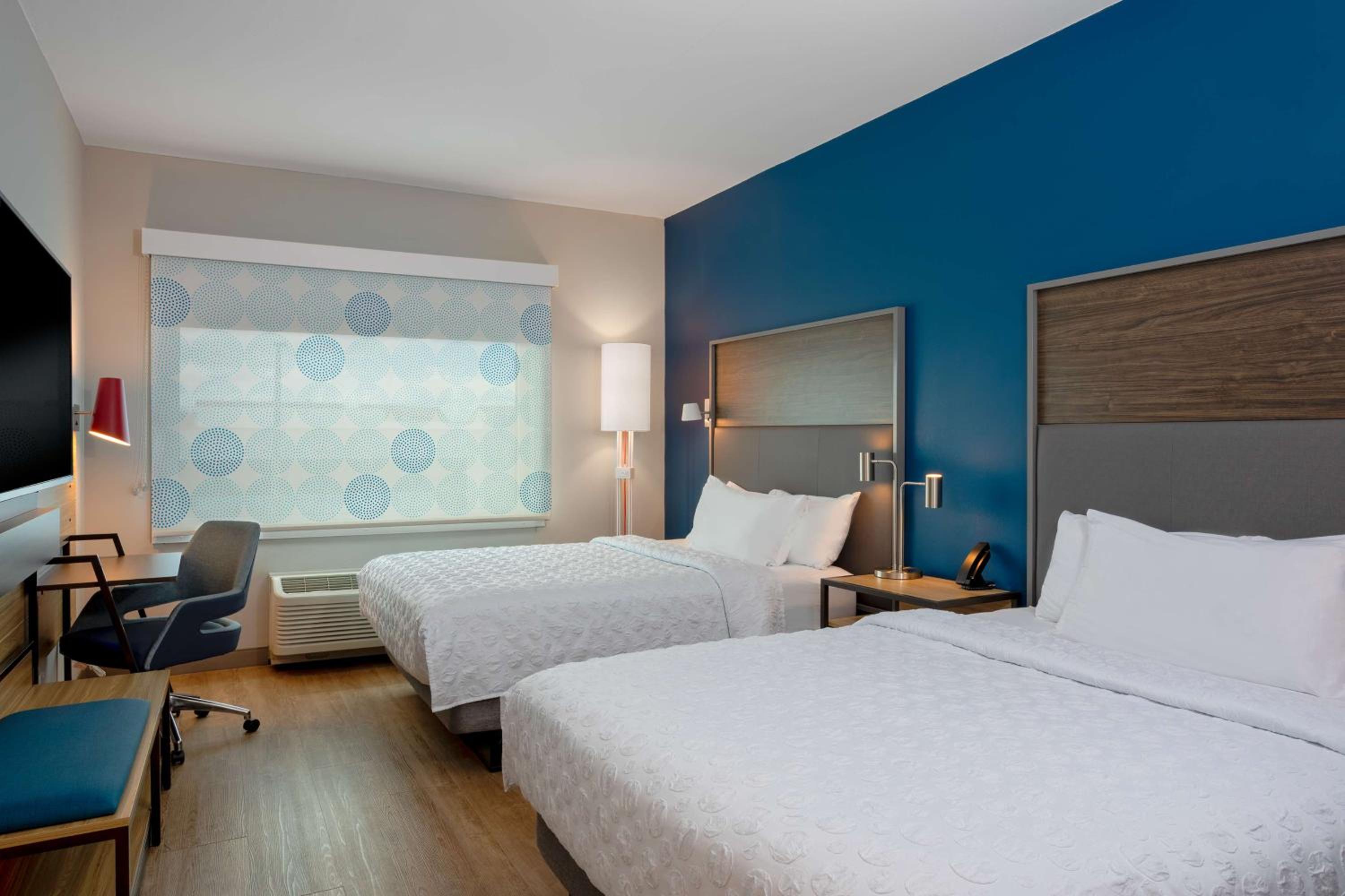 Queen Room with Two Queen Beds and Walk-In Shower - Photo 2