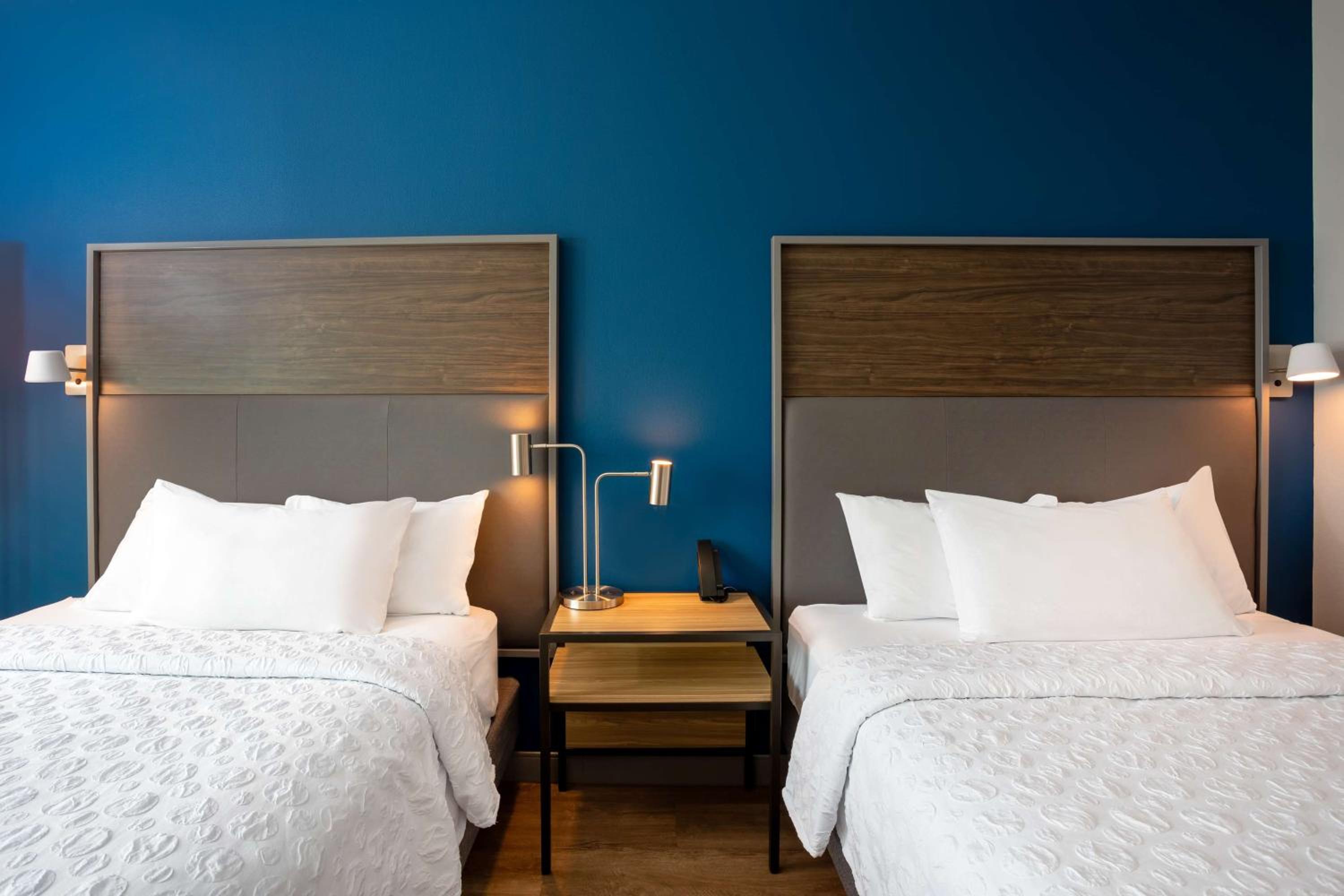 Queen Room with Two Queen Beds and Walk-In Shower - Photo 3
