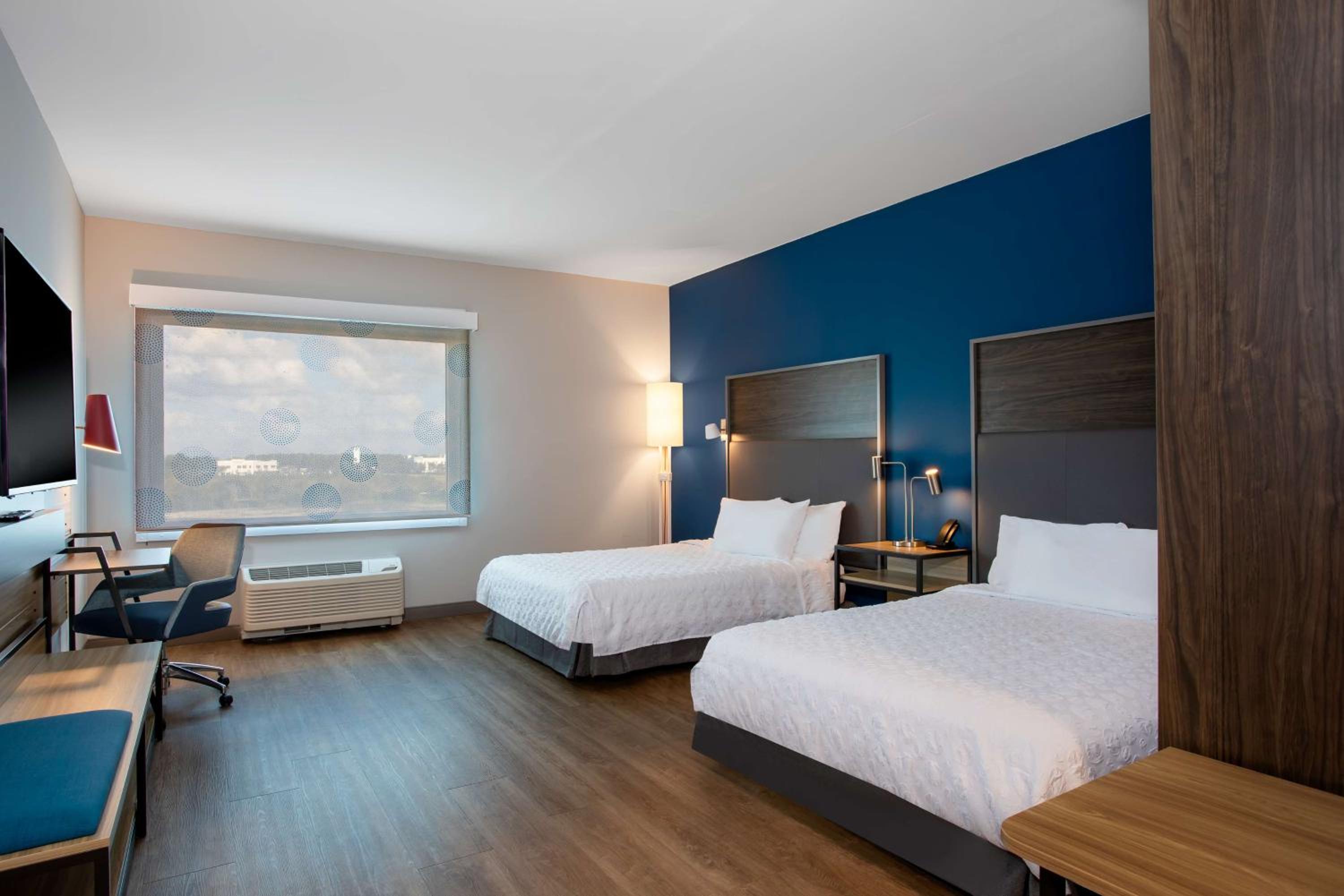 Queen Room with Two Queen Beds and Tub - Mobility Accessible - Photo 3