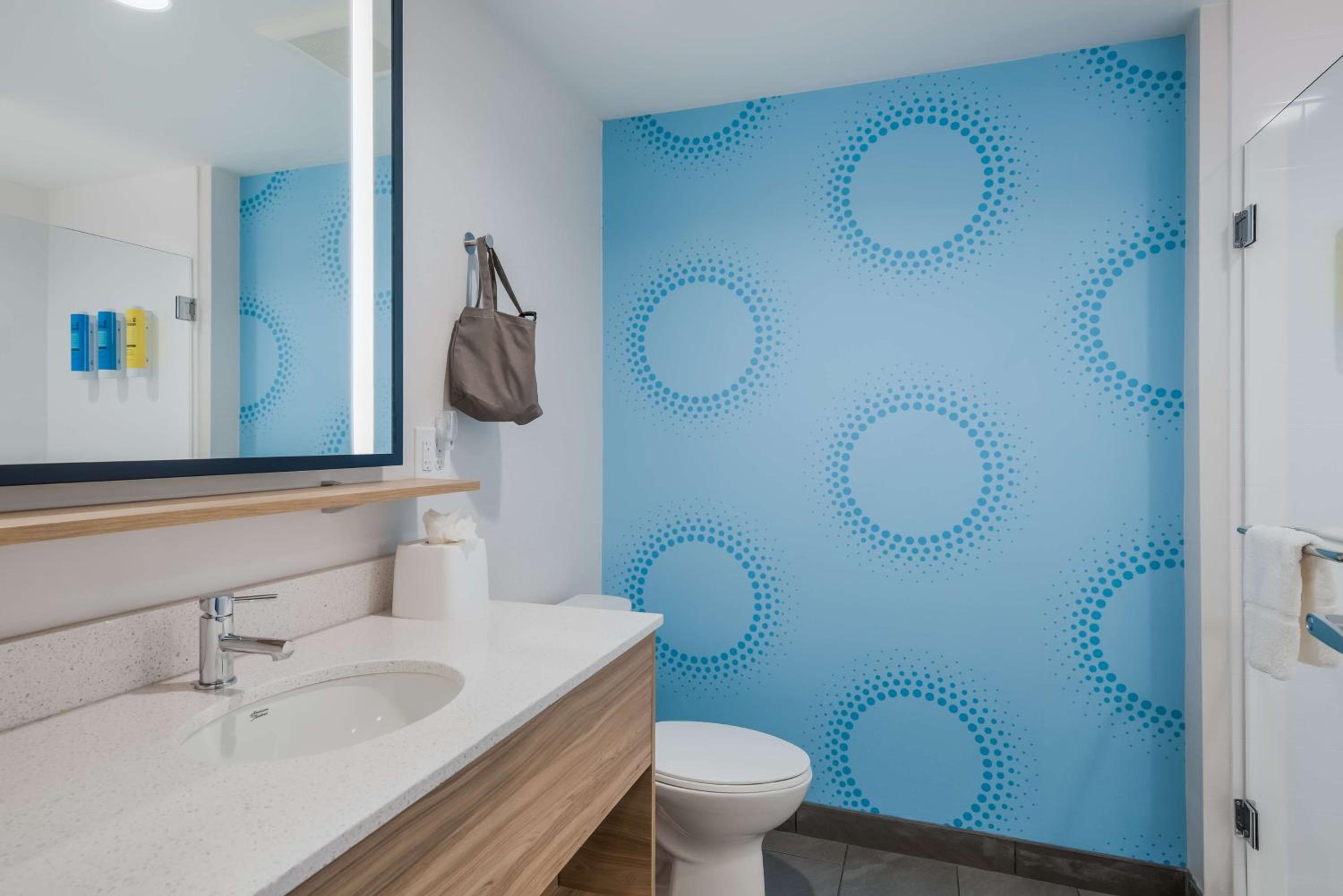 King Room with Walk-In Shower - Photo 4
