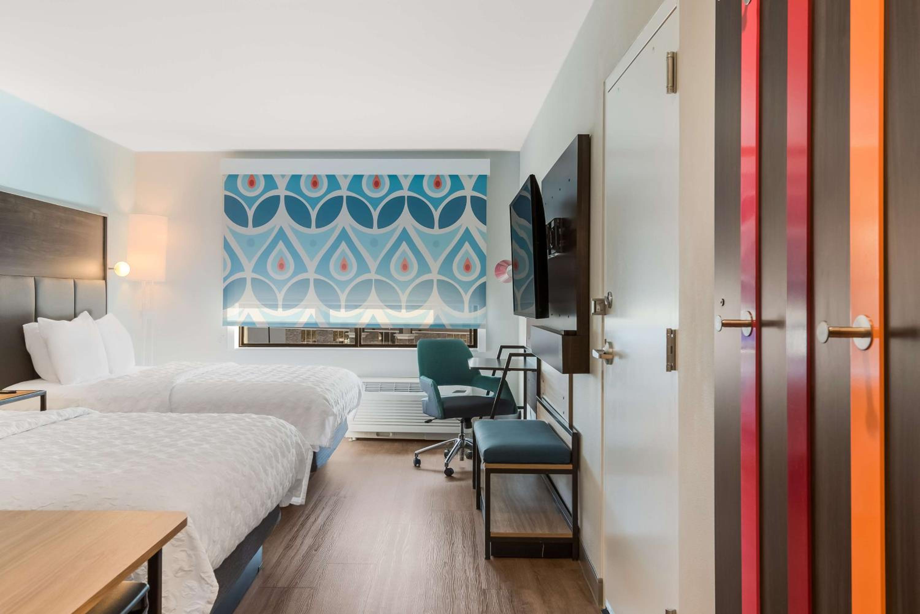 Queen Room with Two Queen Beds and Walk-In Shower - Photo 5