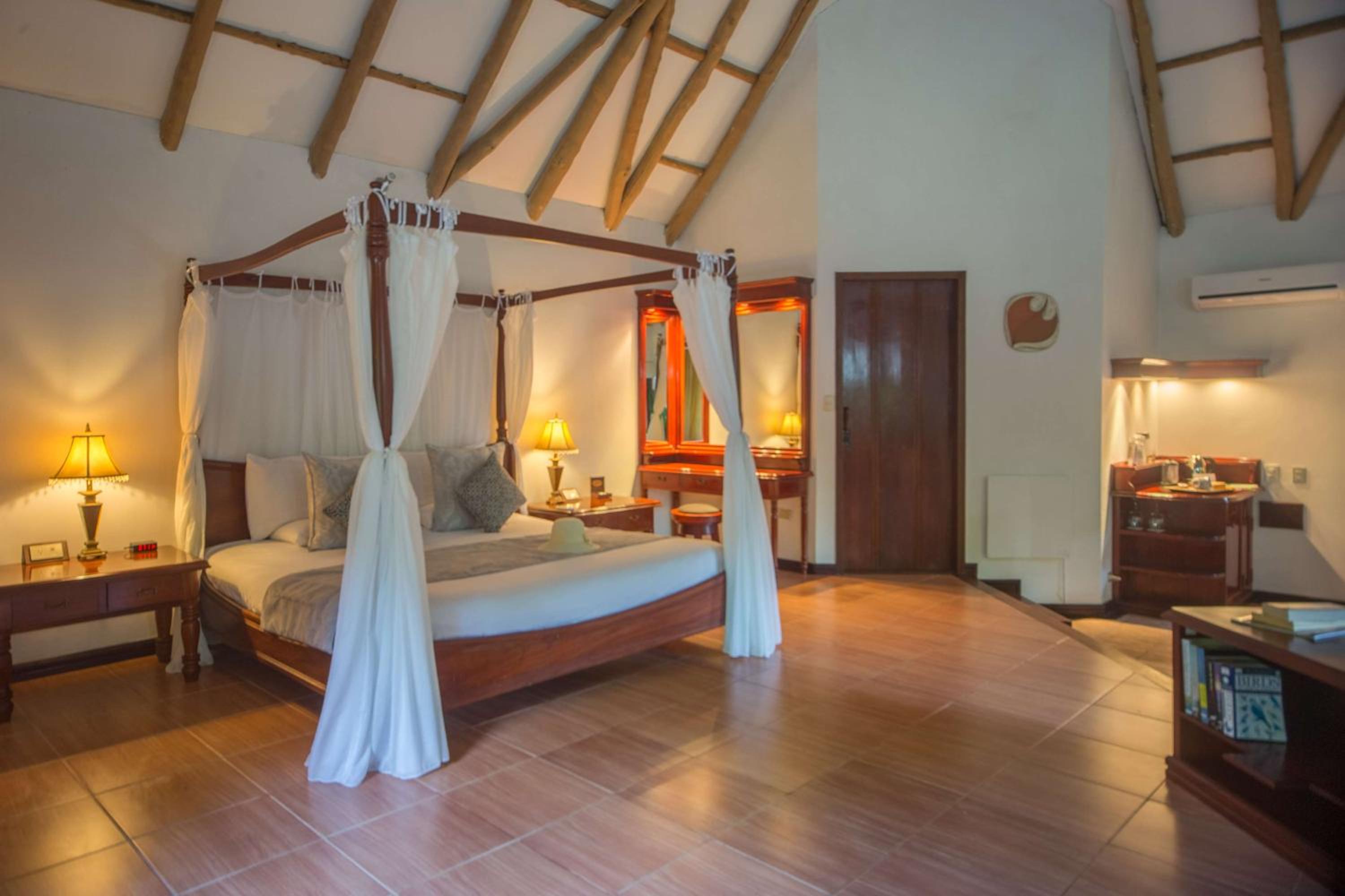 Exclusive Villa with One King Bed photo 3