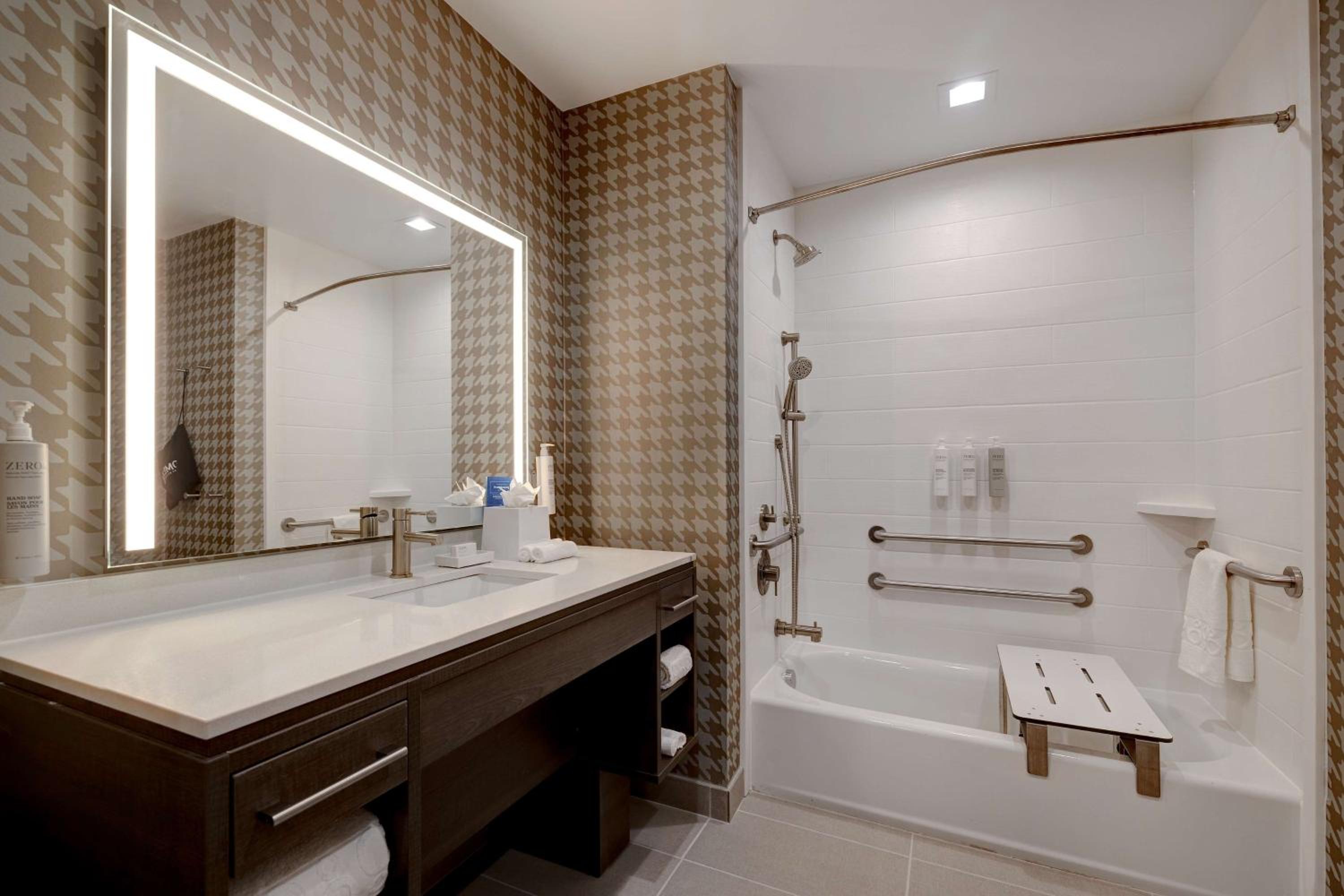 Studio Suite with Two Queen Beds and Tub - Mobility Access - Photo 7