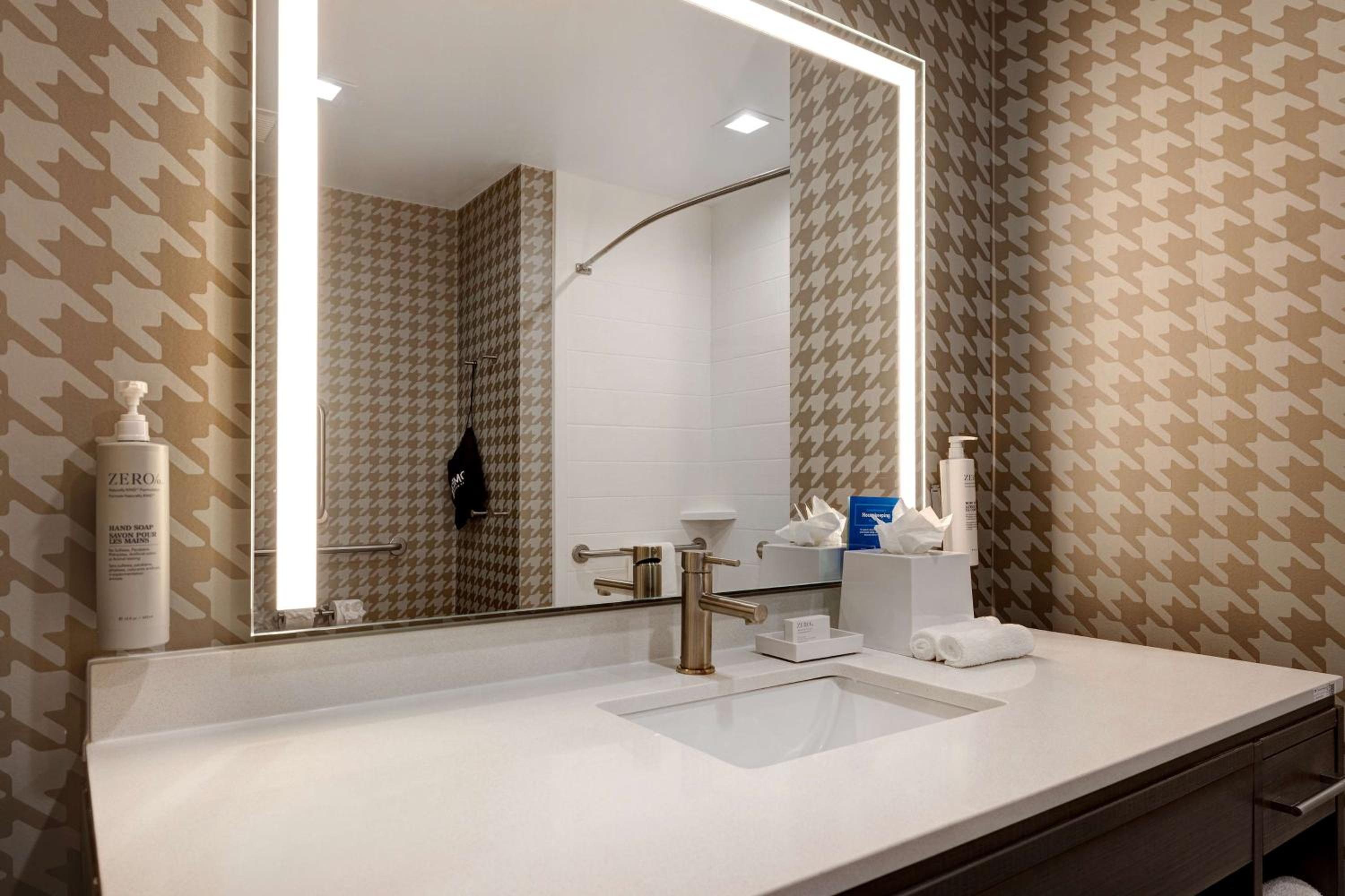 Studio Suite with Two Queen Beds and Tub - Mobility Access - Photo 2