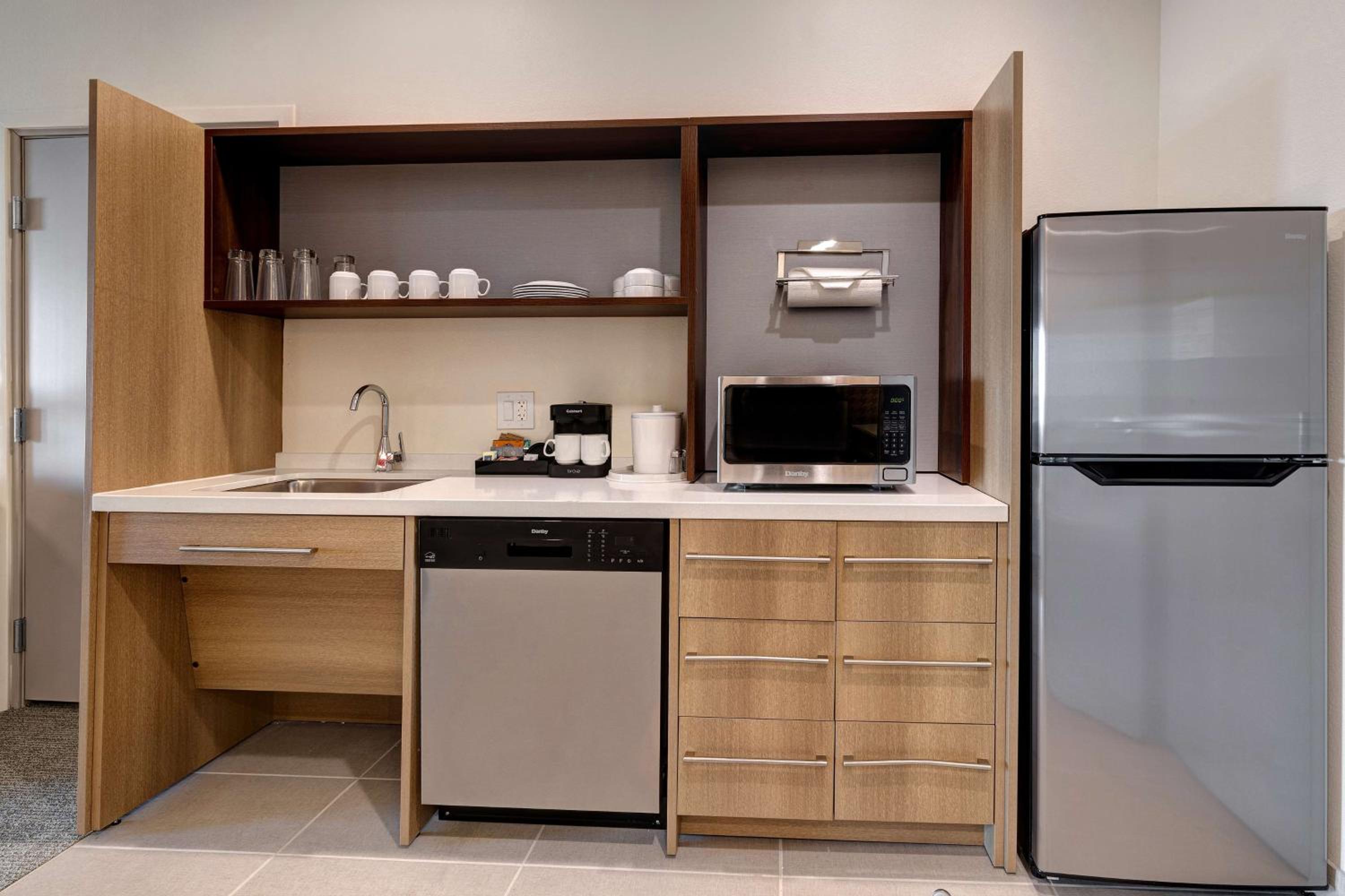 Studio Suite with Two Queen Beds and Tub - Mobility Access - Photo 4