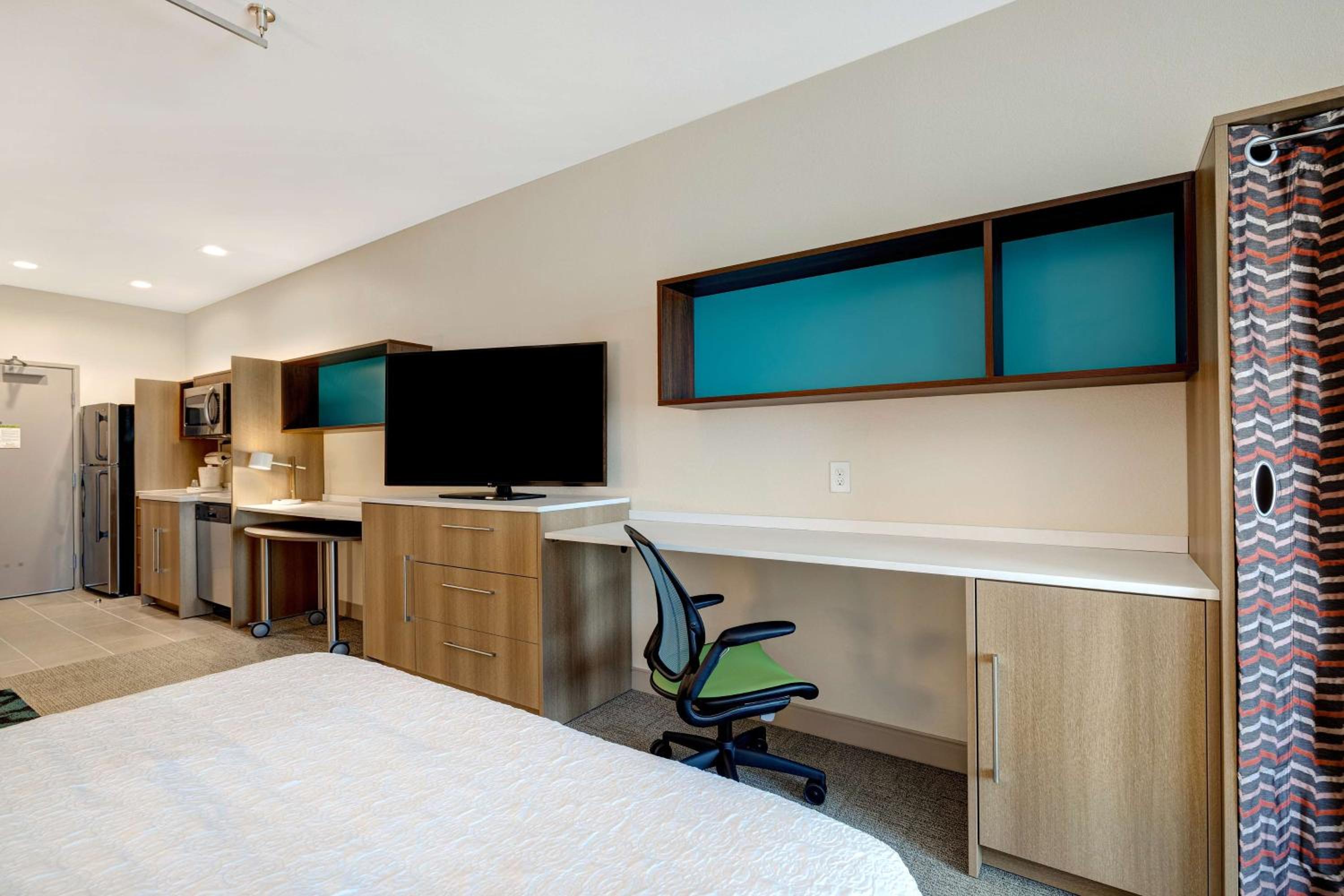 Studio Suite with Two Queen Beds - Photo 5