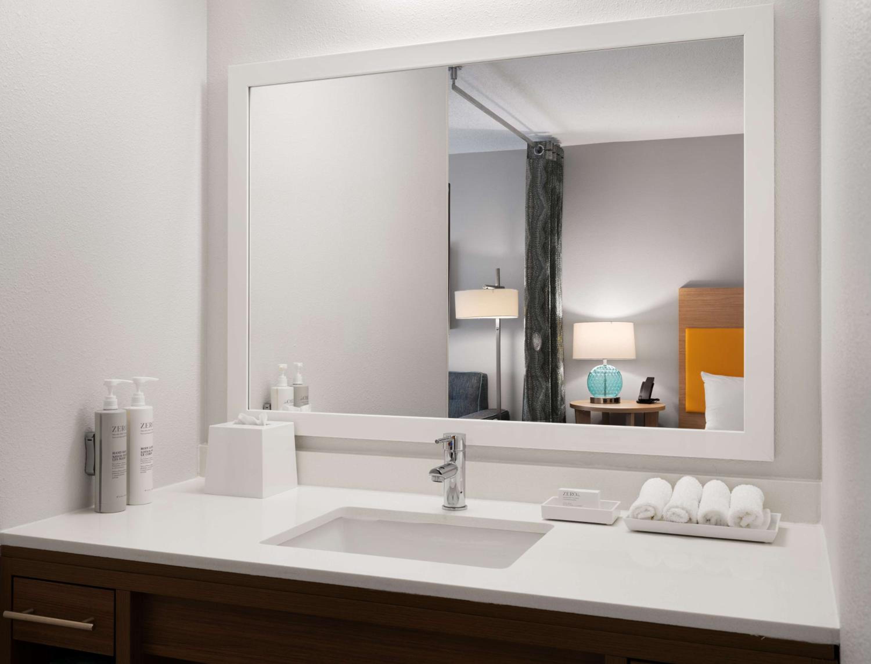 King Studio Suite with Tub - Mobility/Hearing Accessible - Photo 2