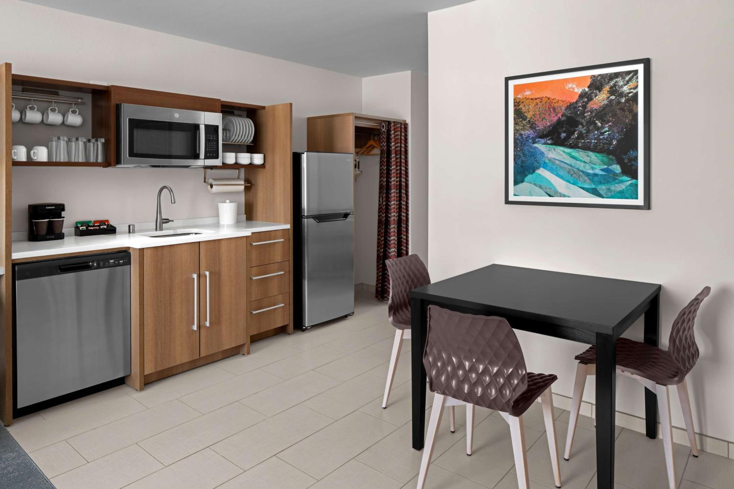 One-Bedroom King Suite - Photo 2
