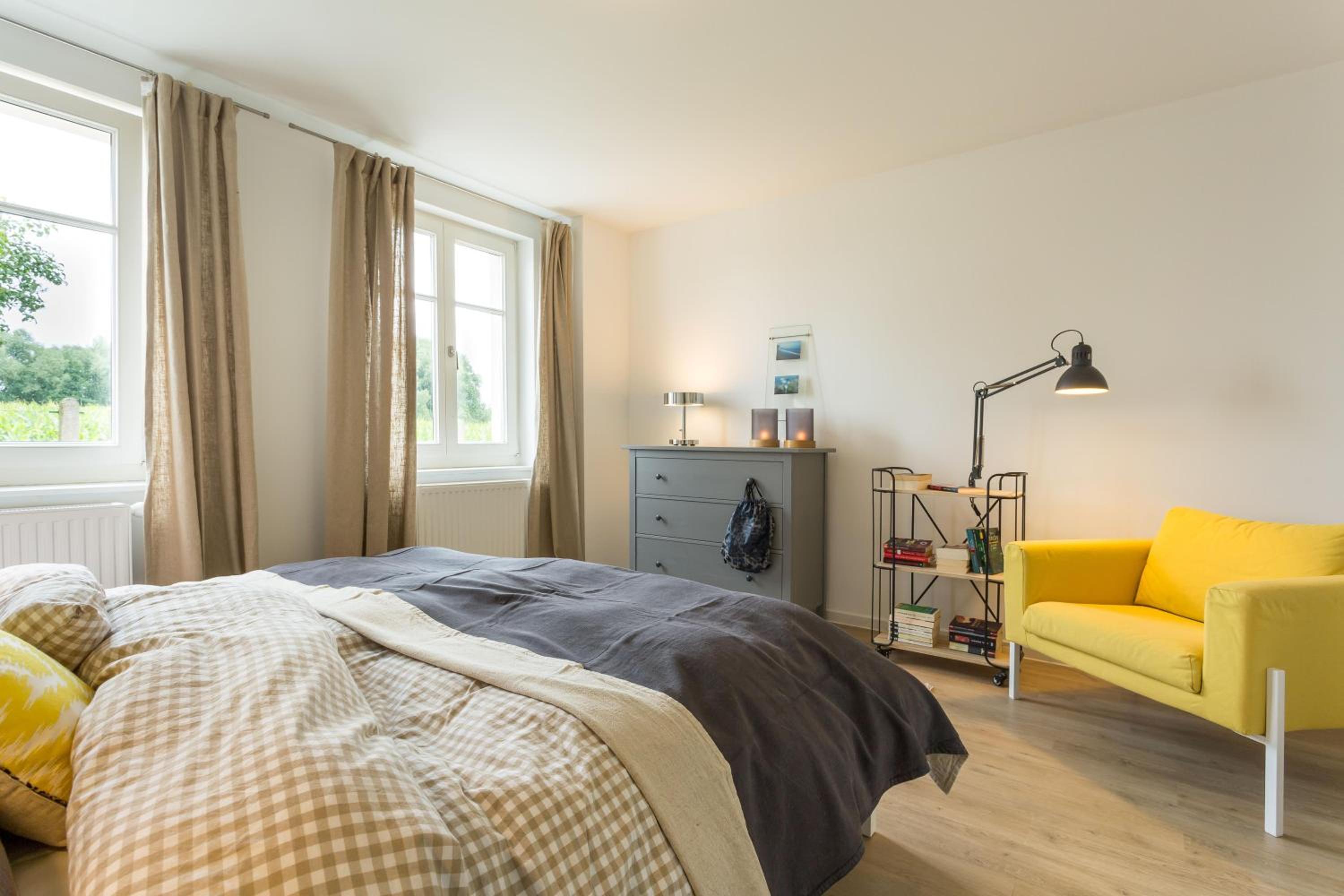 One-Bedroom Apartment photo 2
