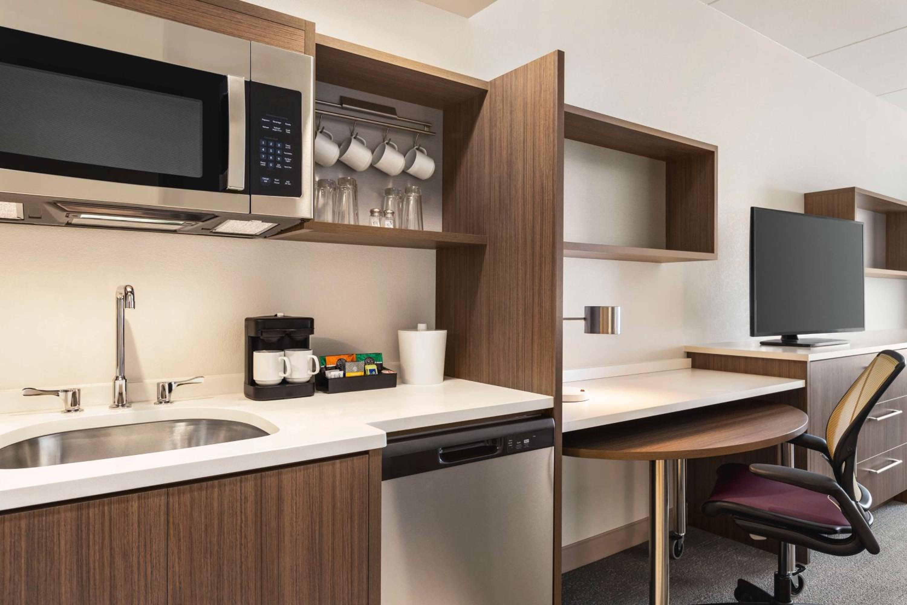 King Studio Suite - Photo 3