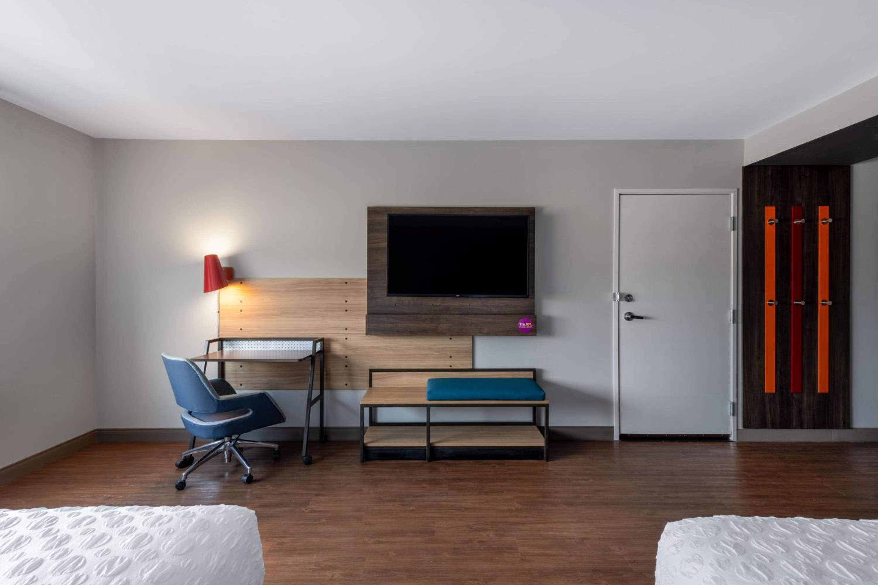 Queen Room with Two Queen Beds and Roll-In Shower - Mobility Access - Photo 3