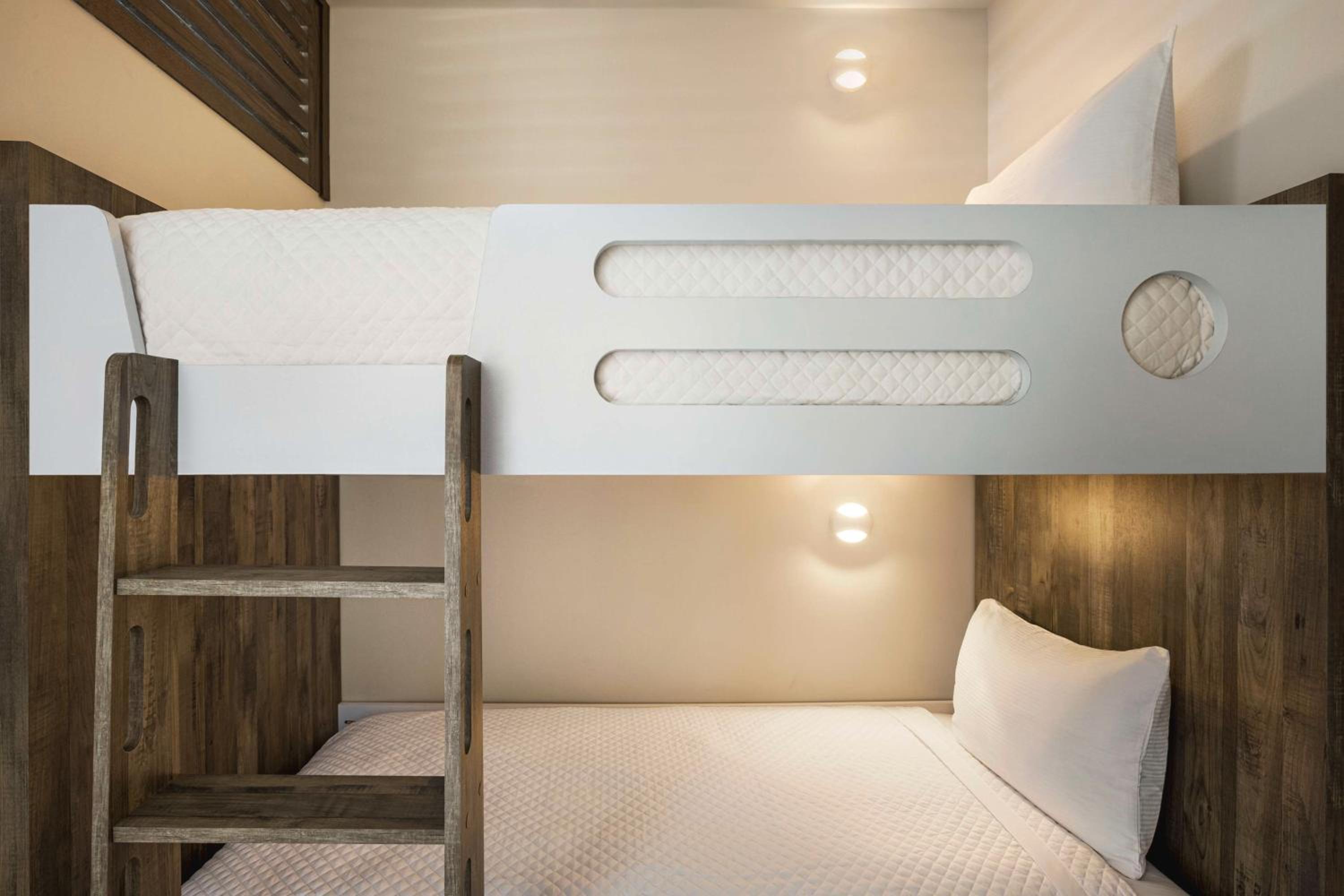 King Suite with Bunk Beds and Balcony - Photo 5