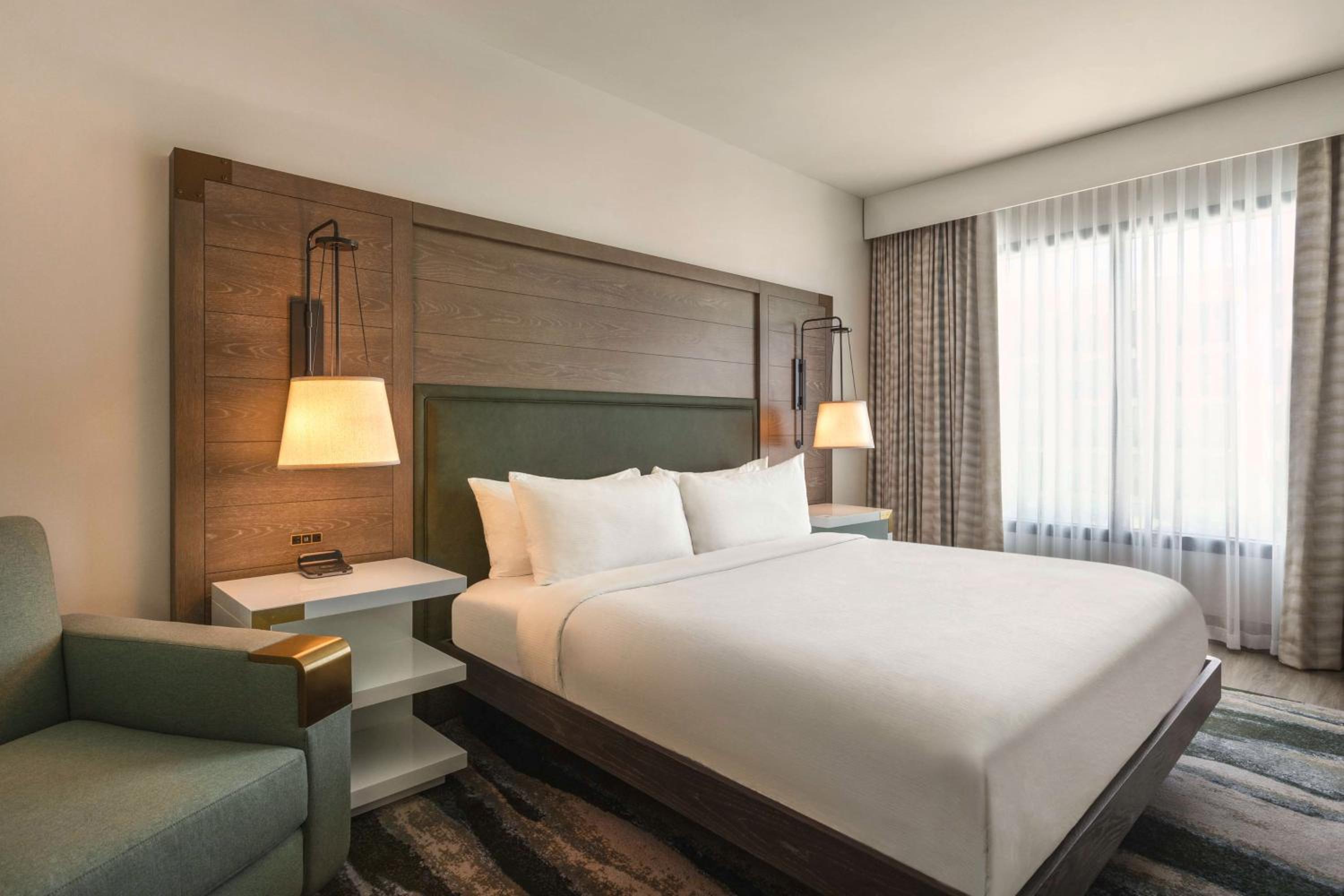King Suite with Balcony and Shower - Gulf View/Mobility Accessible - Photo 5