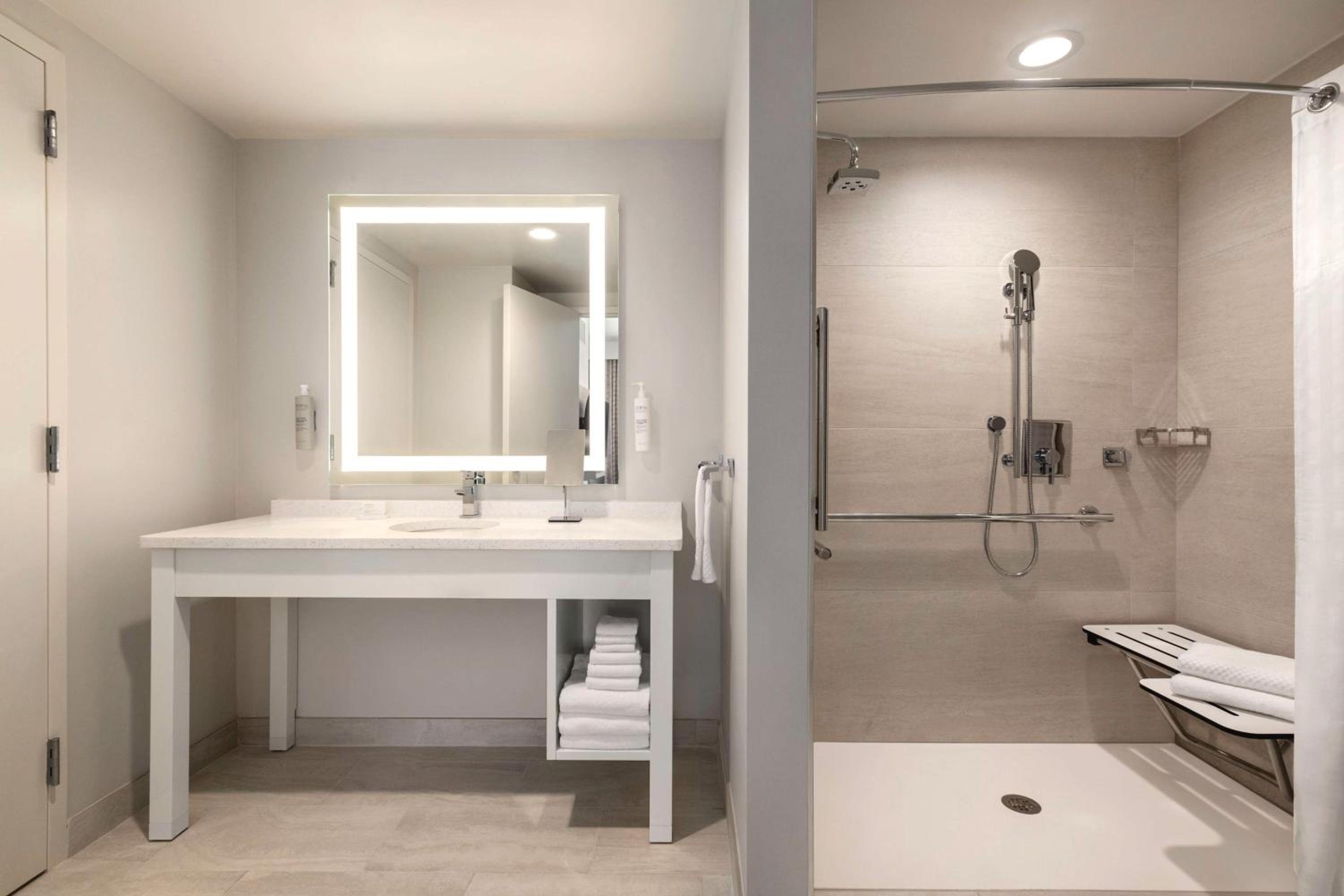 King Suite with Balcony and Shower - Gulf View/Mobility Accessible - Photo 6