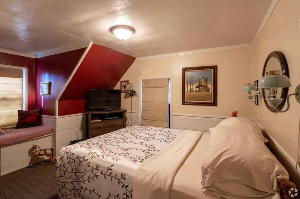 Queen Room