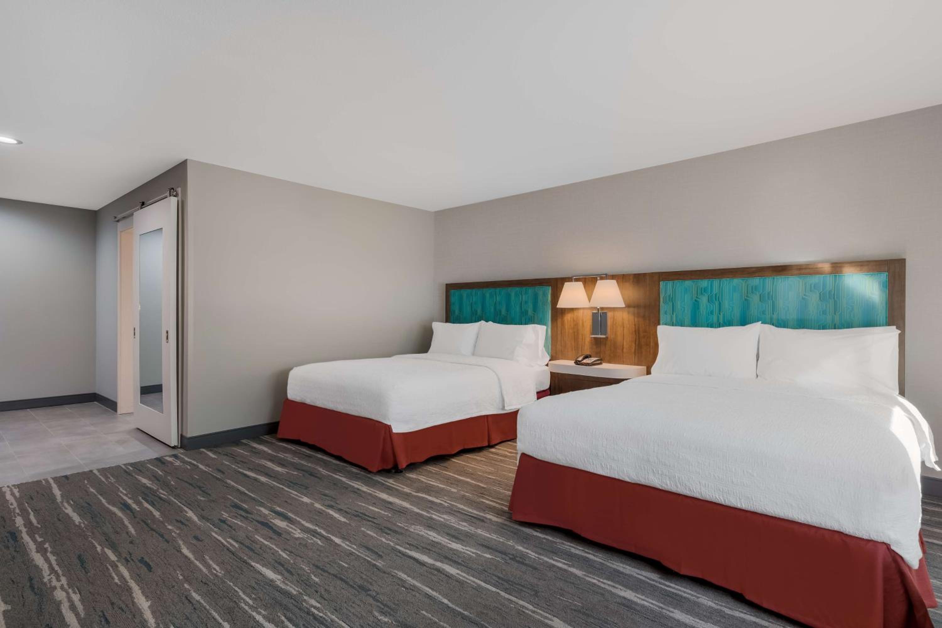 Queen Room with Two Queen Beds - Hearing Access - Photo 2