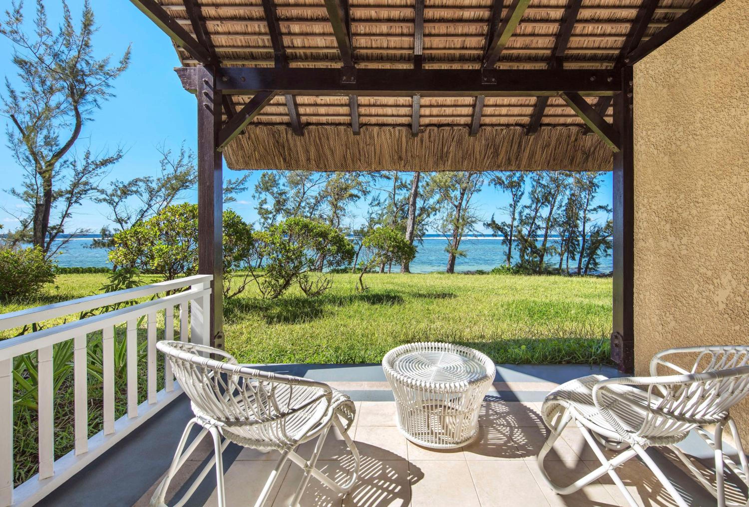 Deluxe Twin Room with Sea View - Beachfront photo 3