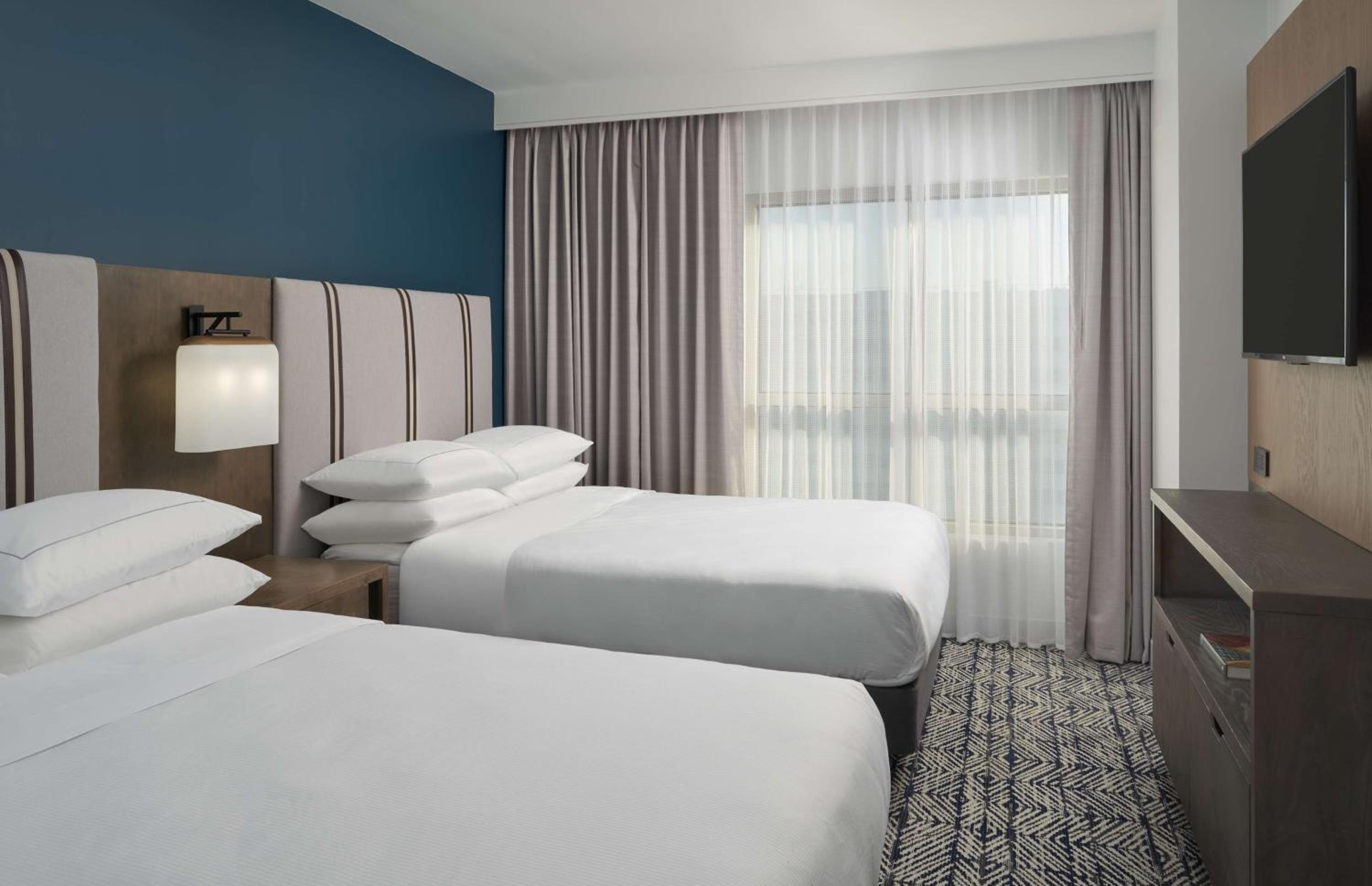 Two-Room Suite with Two Queen Beds photo 3