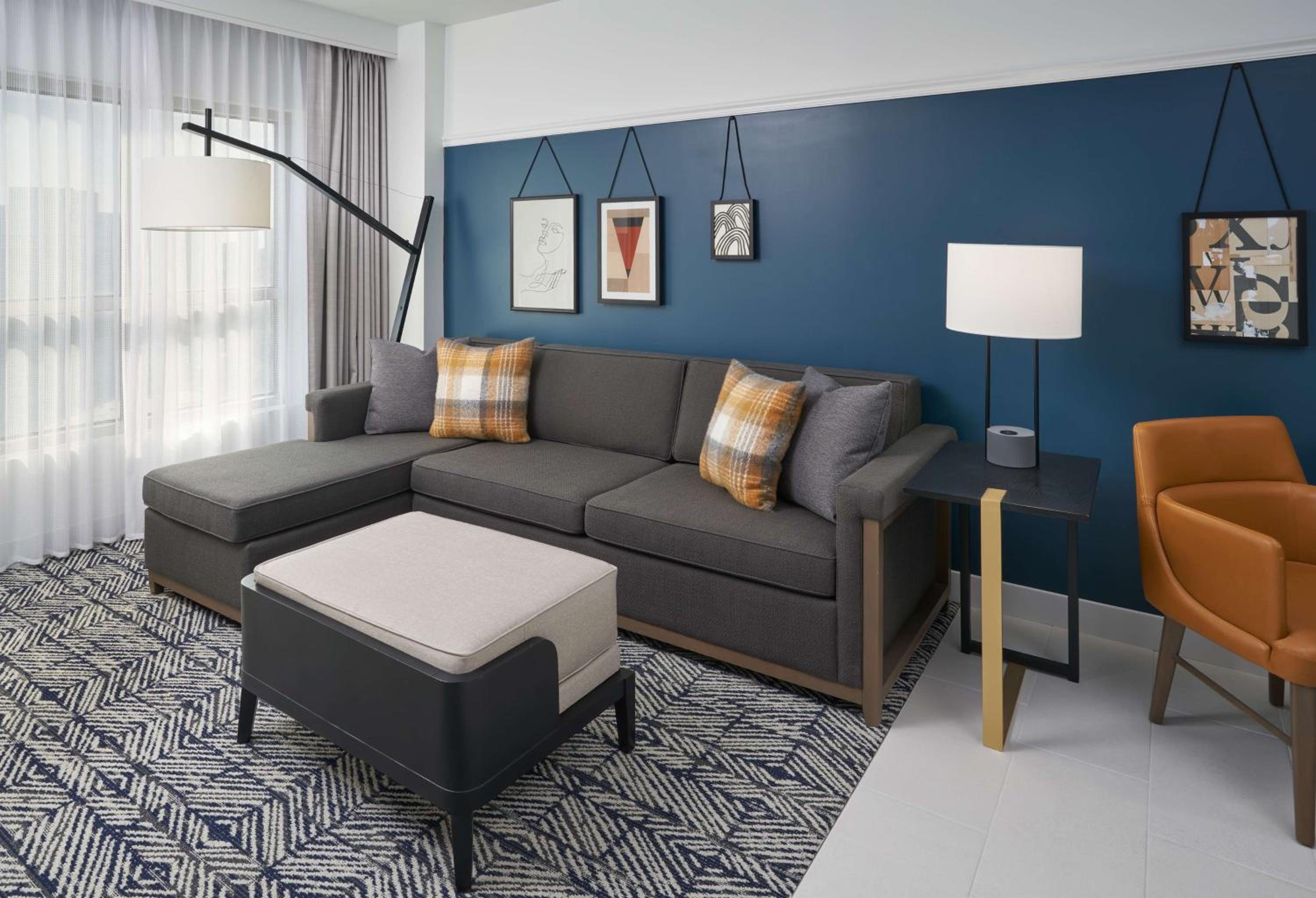 Two-Room Suite with Two Queen Beds photo 2
