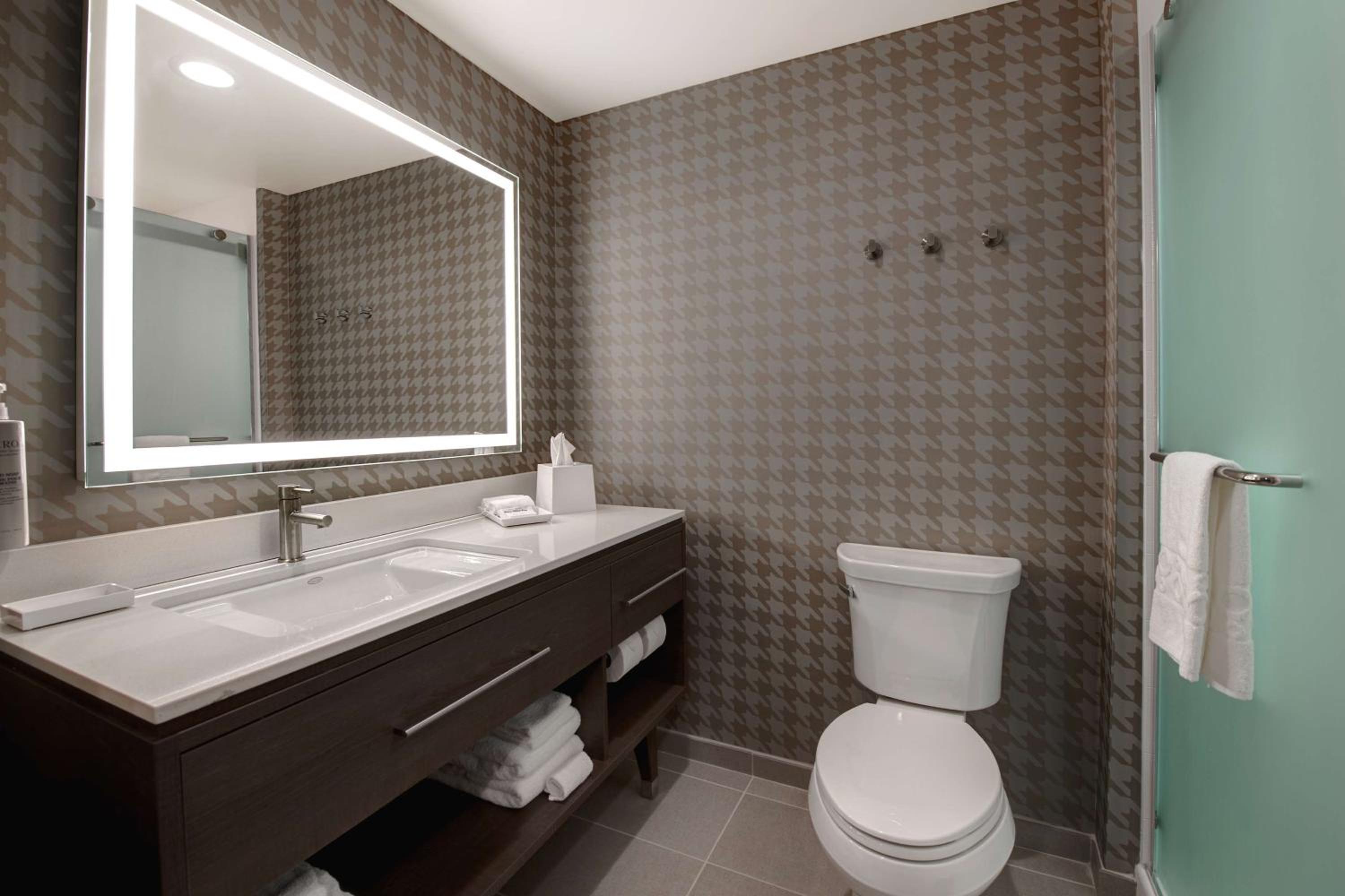 Studio Suite with Two Queen Beds - Photo 4