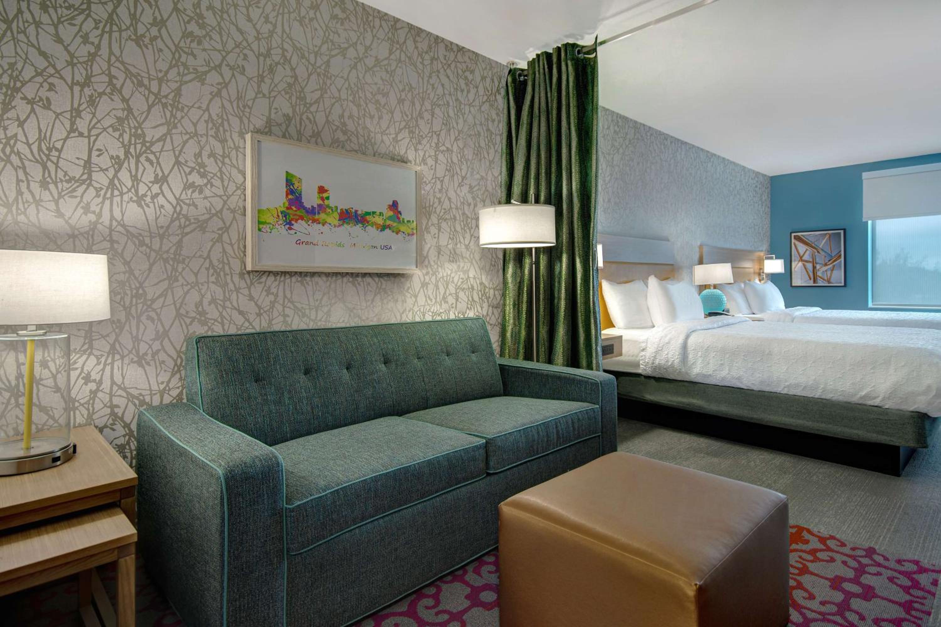 Studio Suite with Two Queen Beds - Photo 2