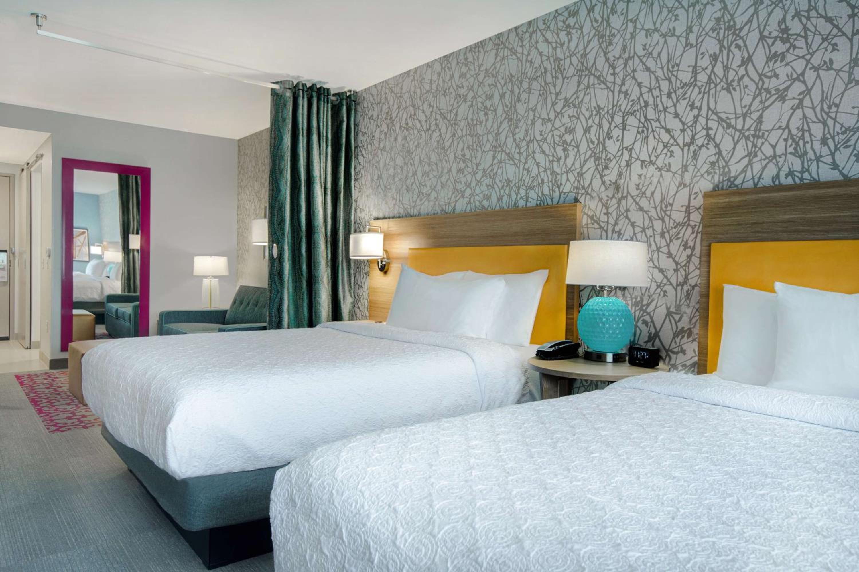 Studio Suite with Two Queen Beds - Photo 3