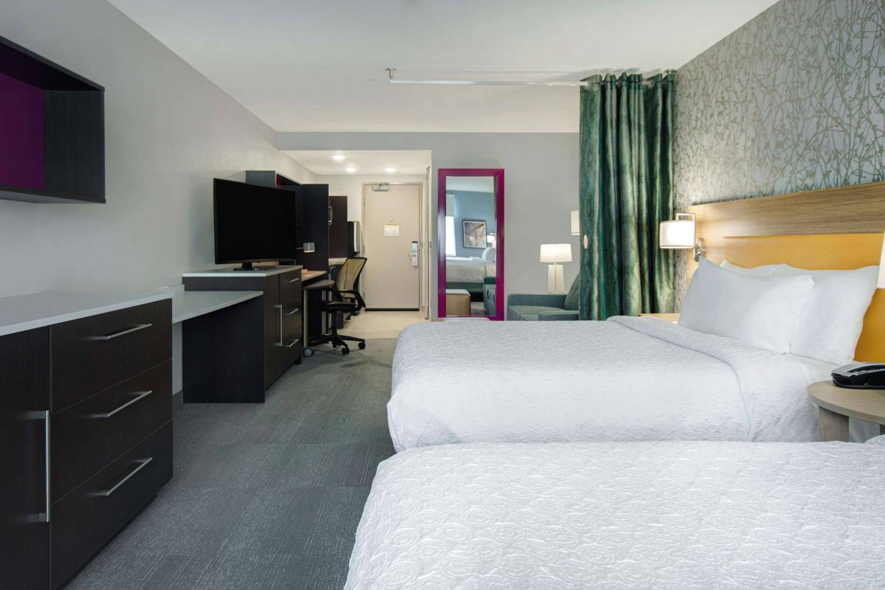 Studio Suite with Two Queen Beds - Photo 4