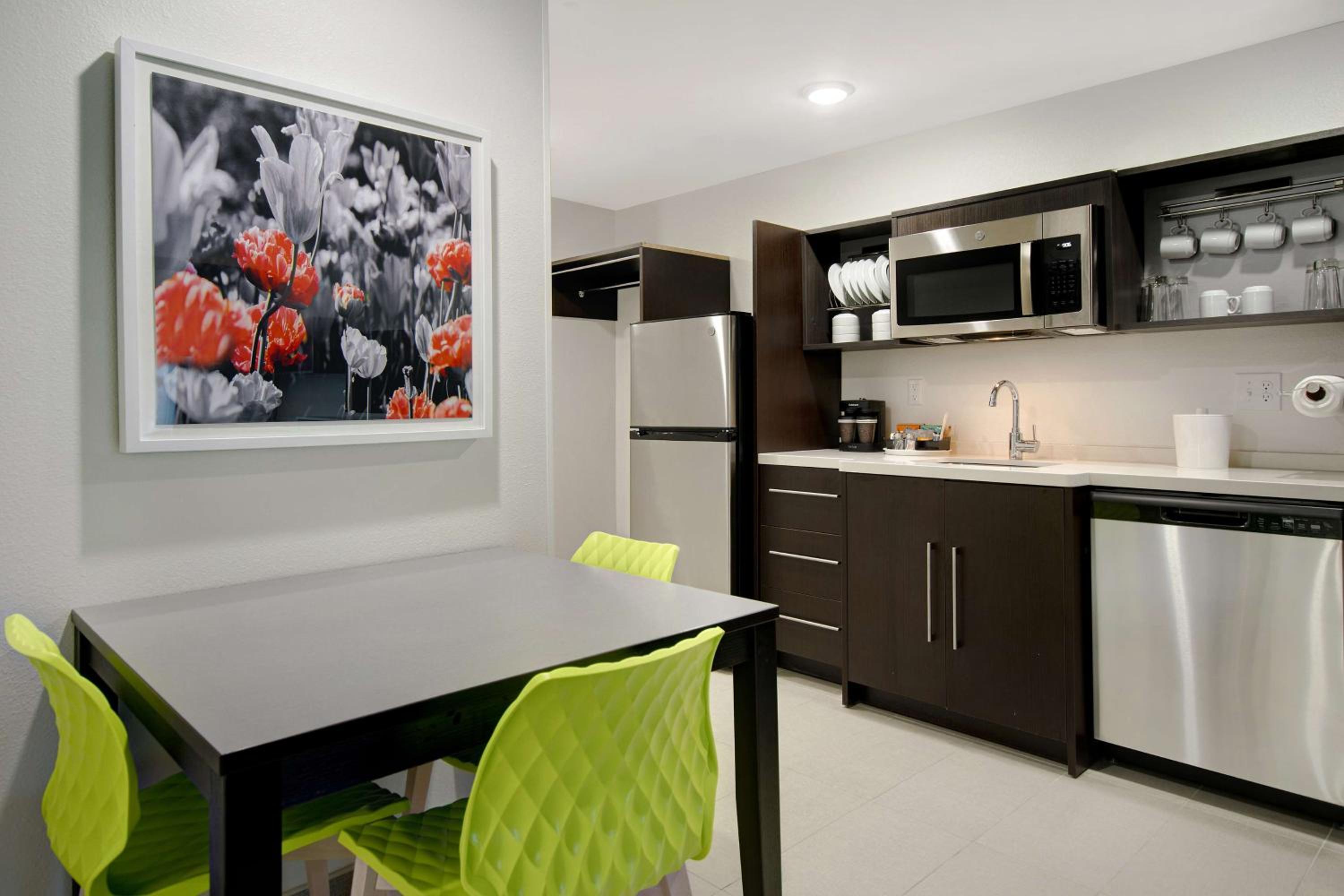 One-Bedroom King Suite - Photo 4