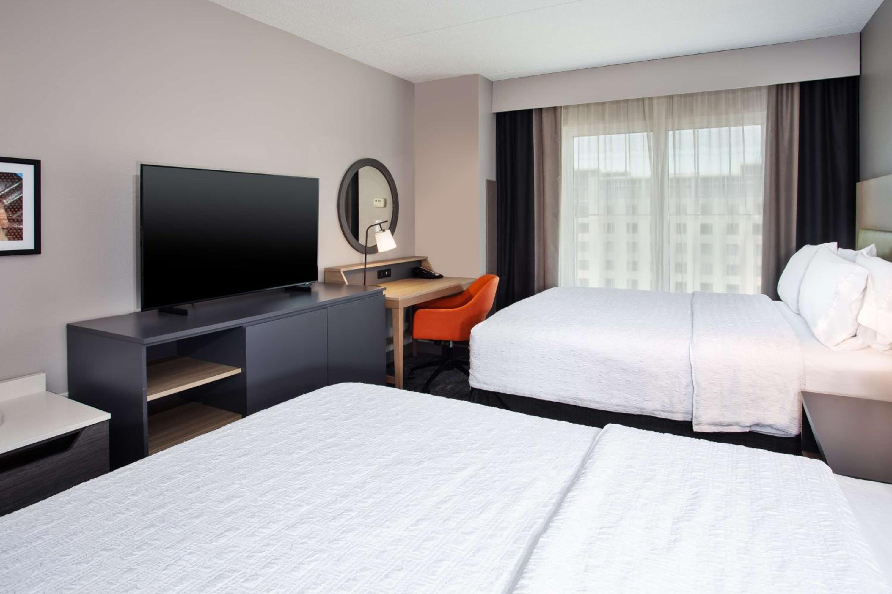 Queen Room with Two Queen Beds - Photo 14