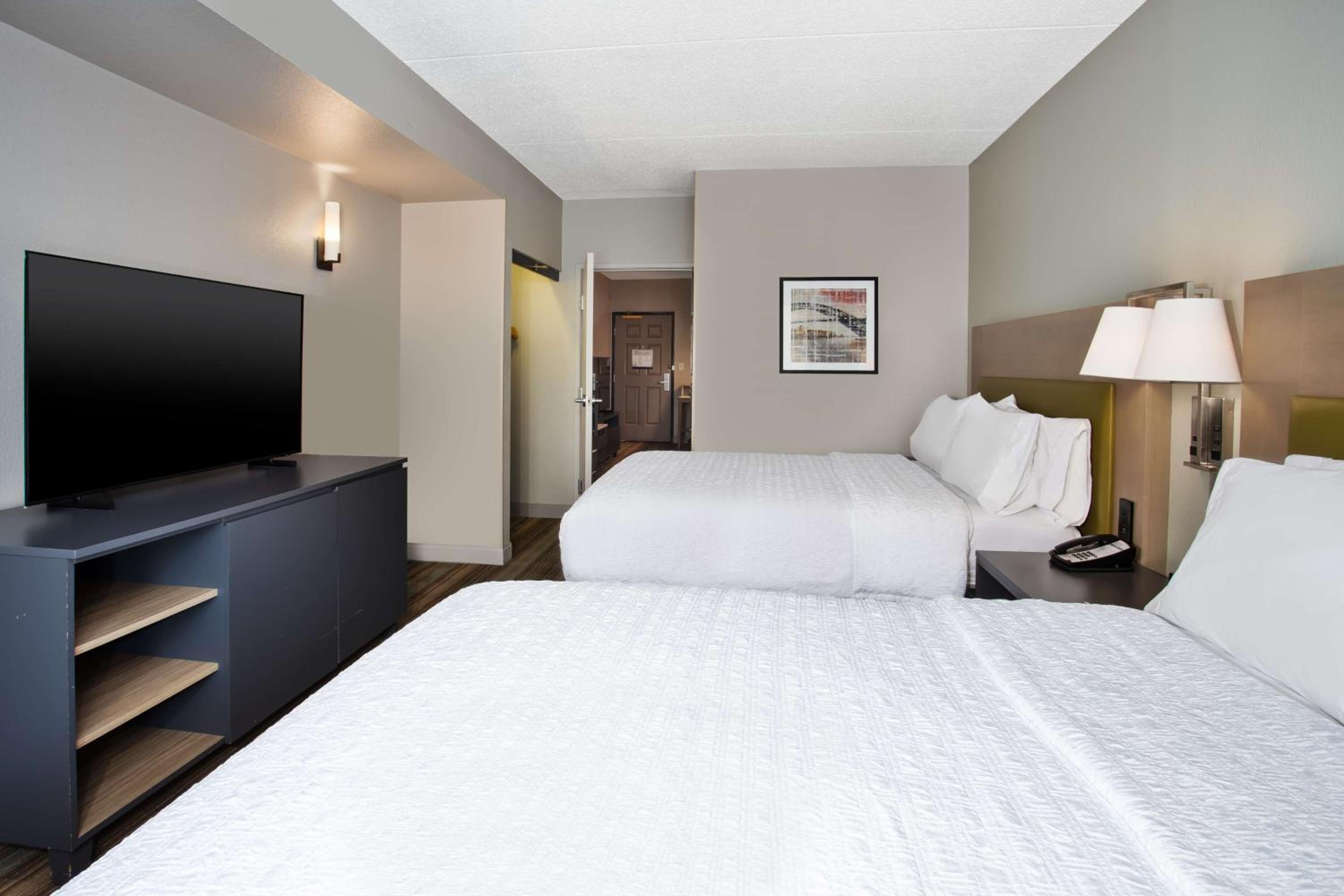 Queen Suite with Two Queen Beds - Photo 1