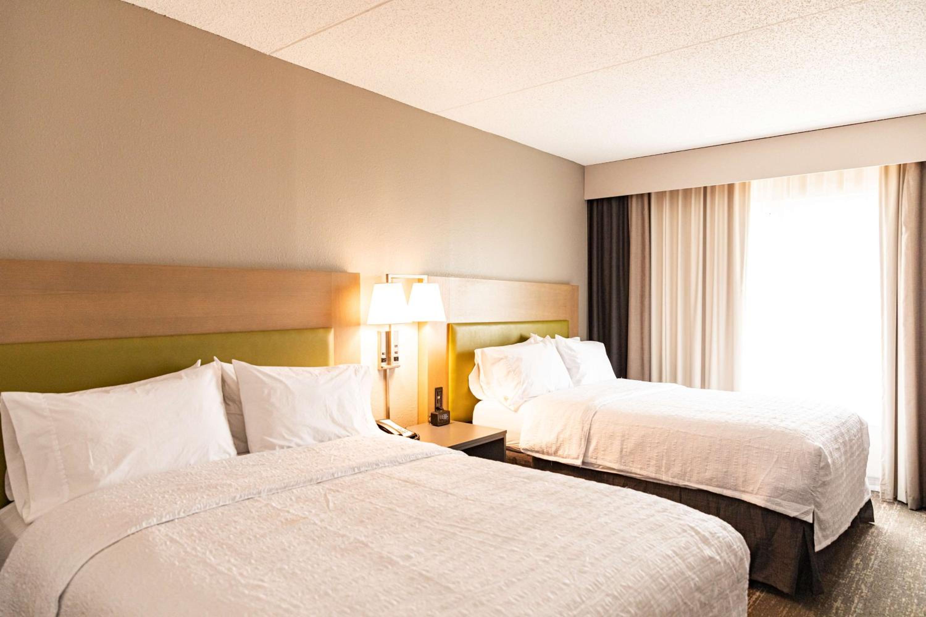 Queen Suite with Two Queen Beds - Photo 12