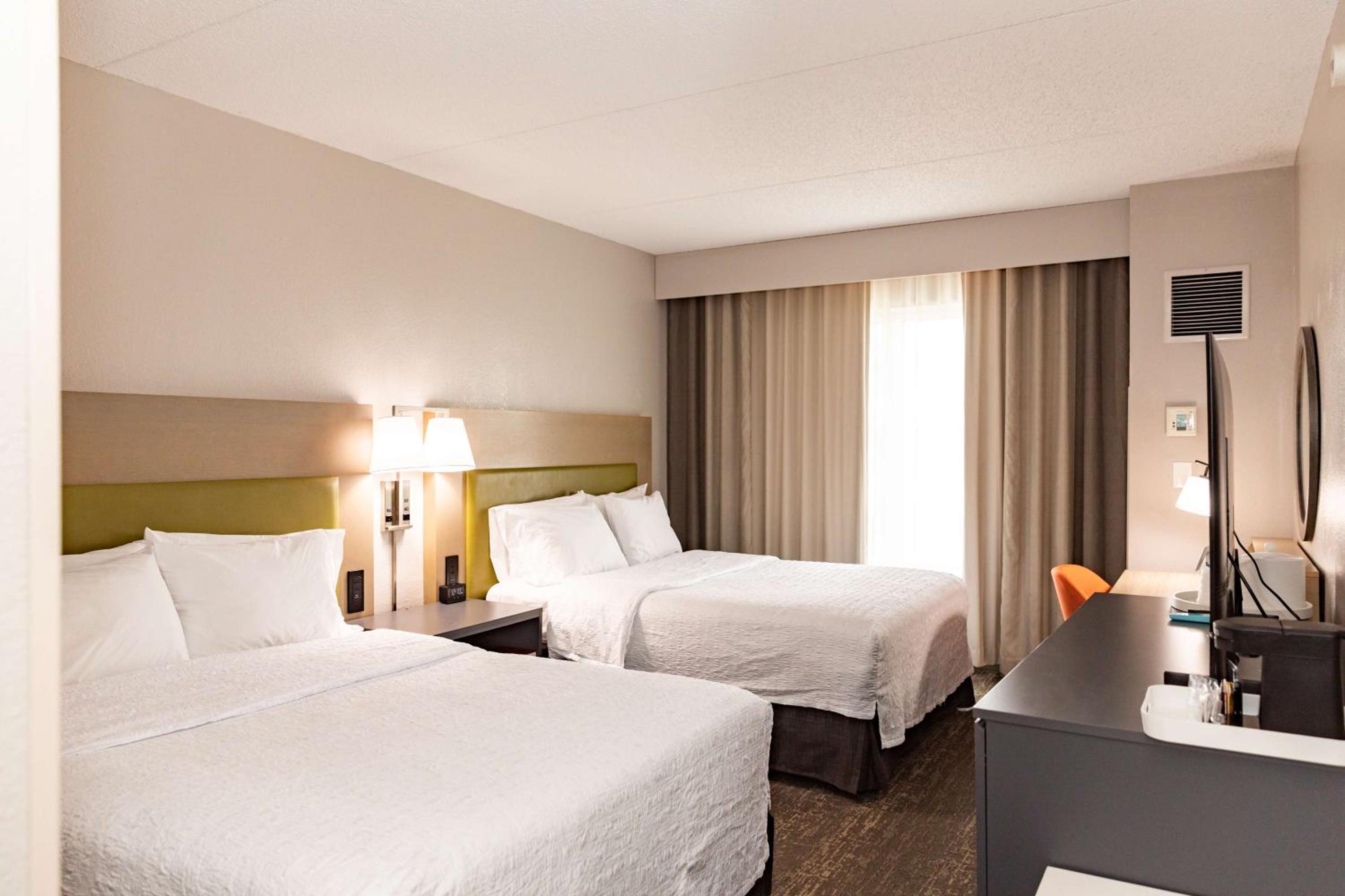 Queen Room with Two Queen Beds - Photo 11