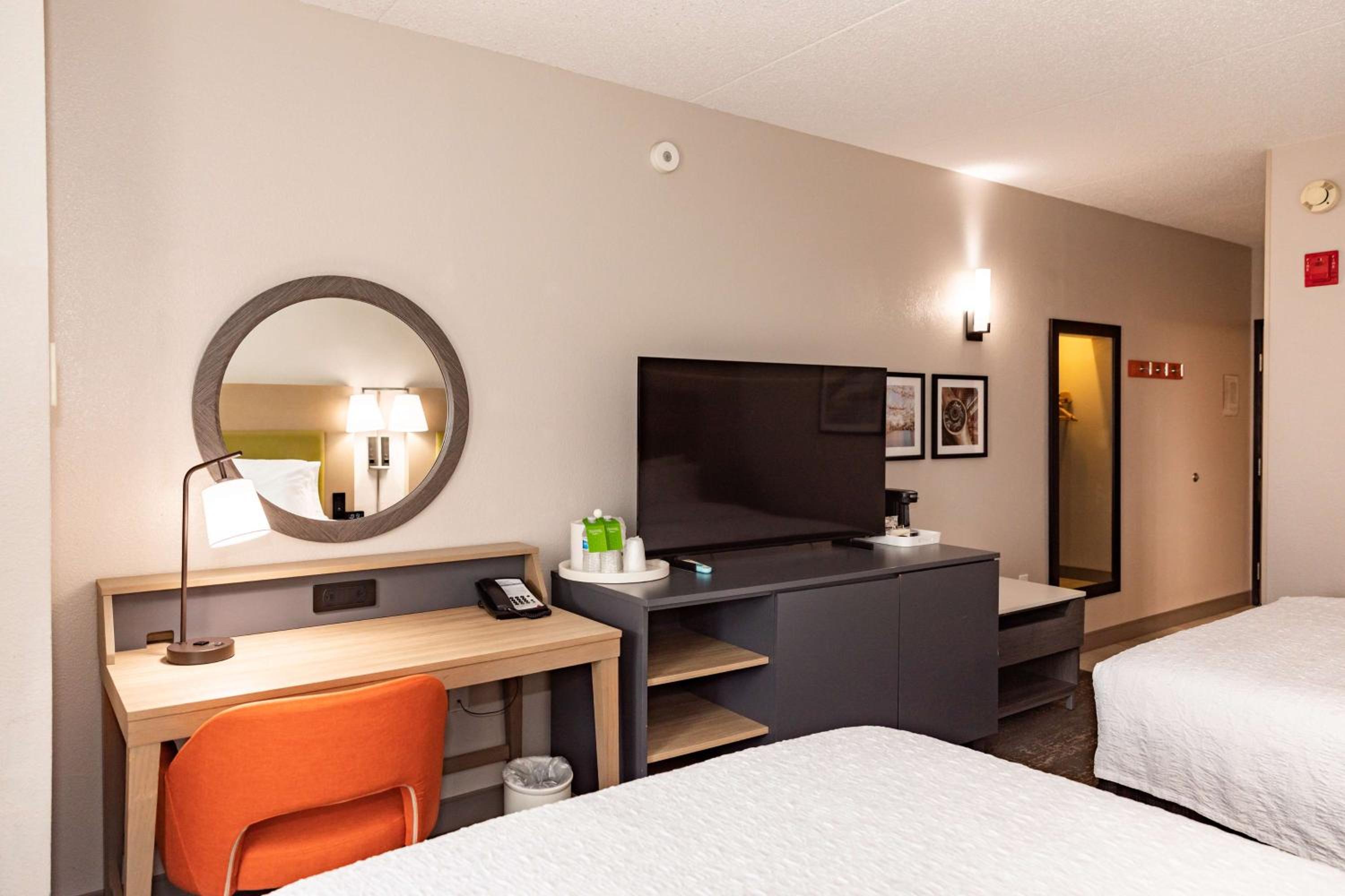 Queen Room with Two Queen Beds - Photo 10