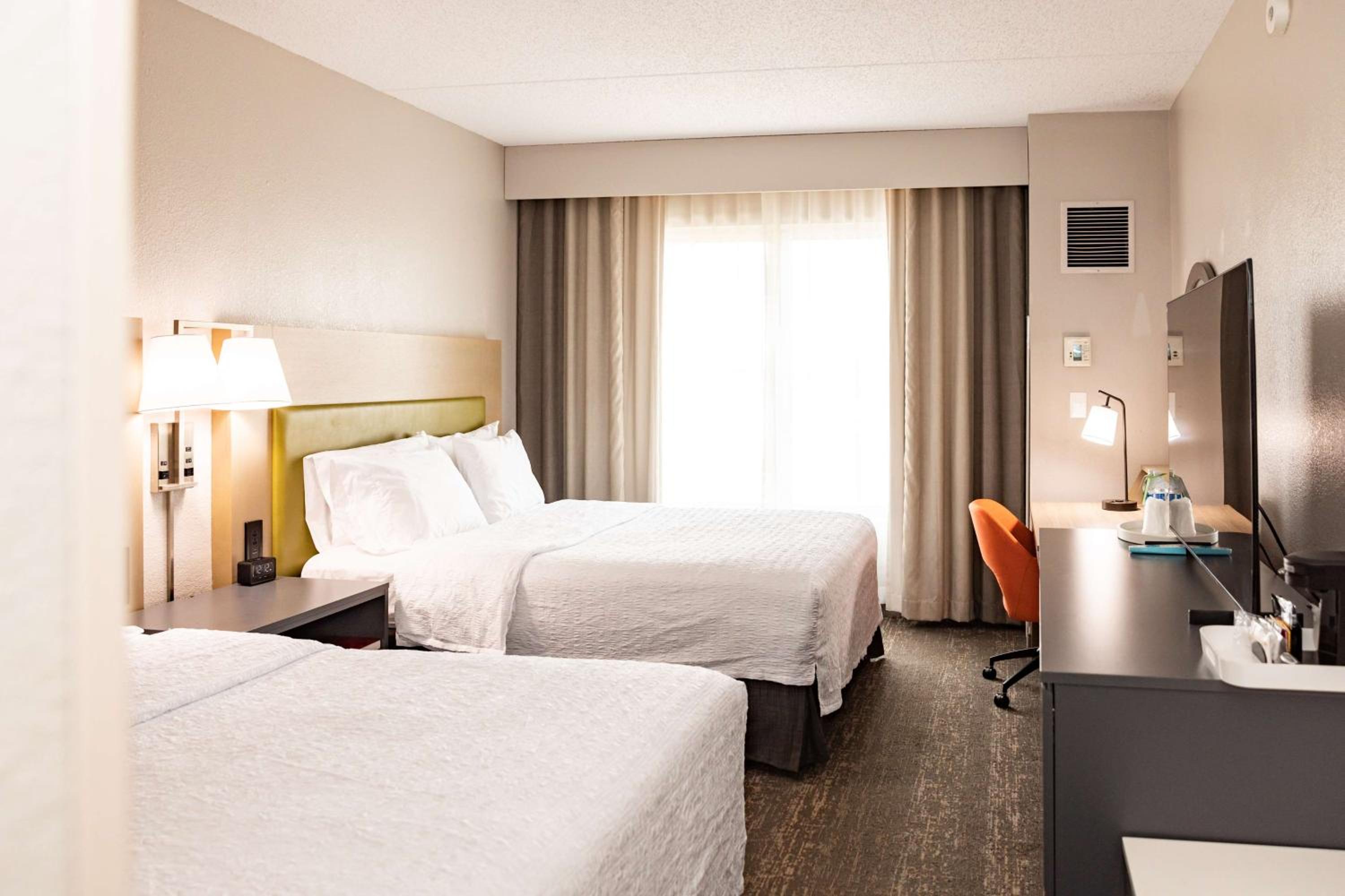 Queen Suite with Two Queen Beds - Photo 9