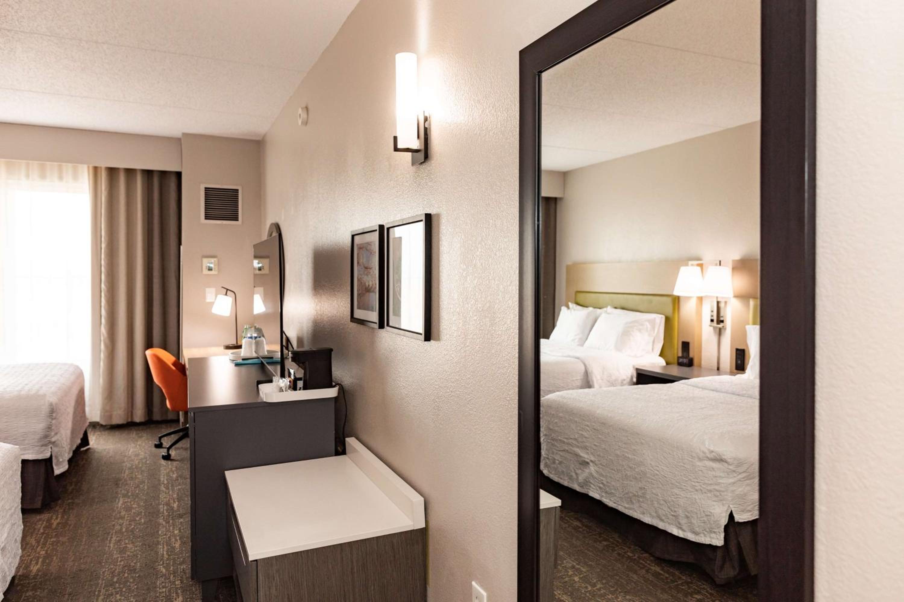 Queen Suite with Two Queen Beds - Photo 8