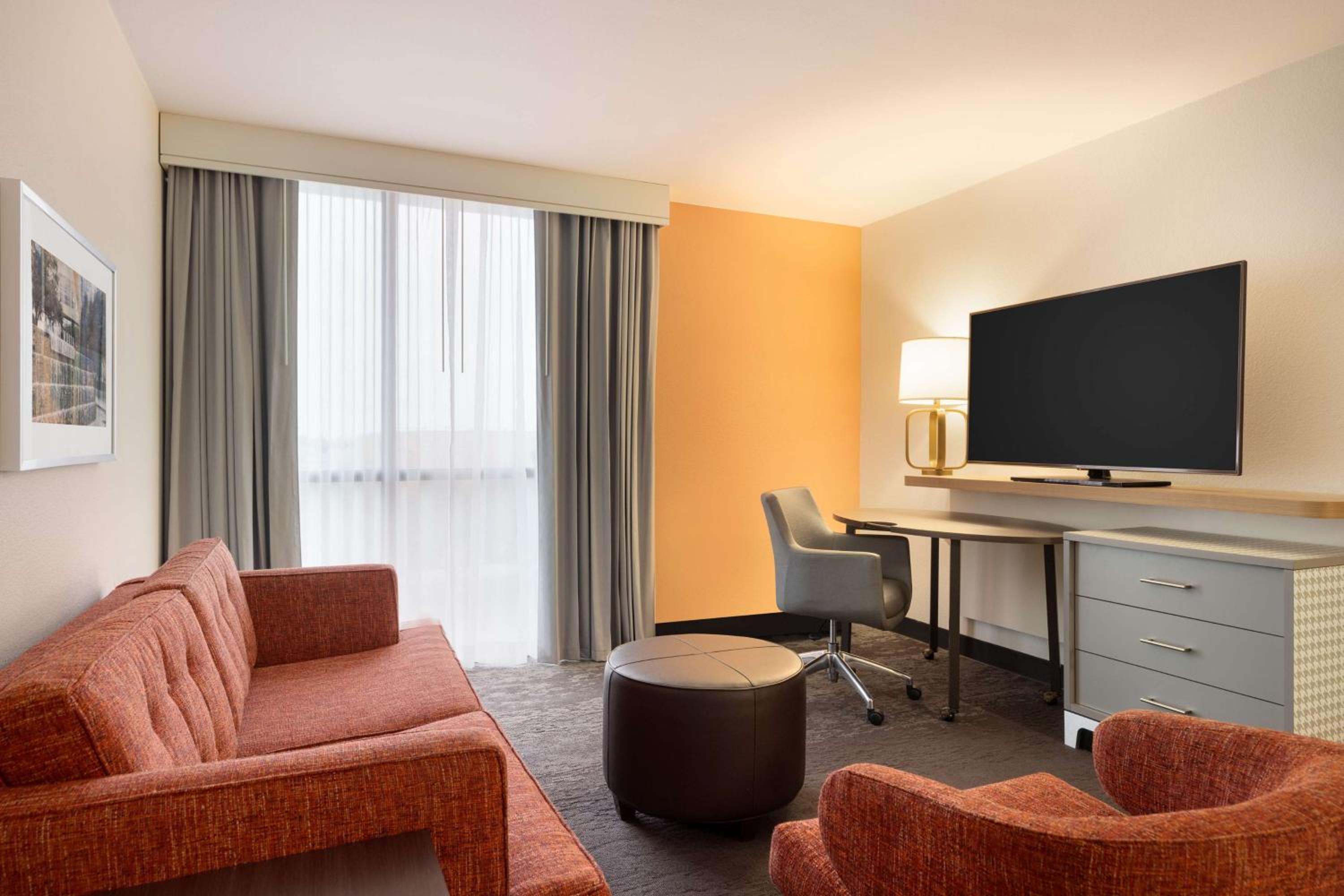 Two Room Queen Suite with Two Queen Beds - Photo 9