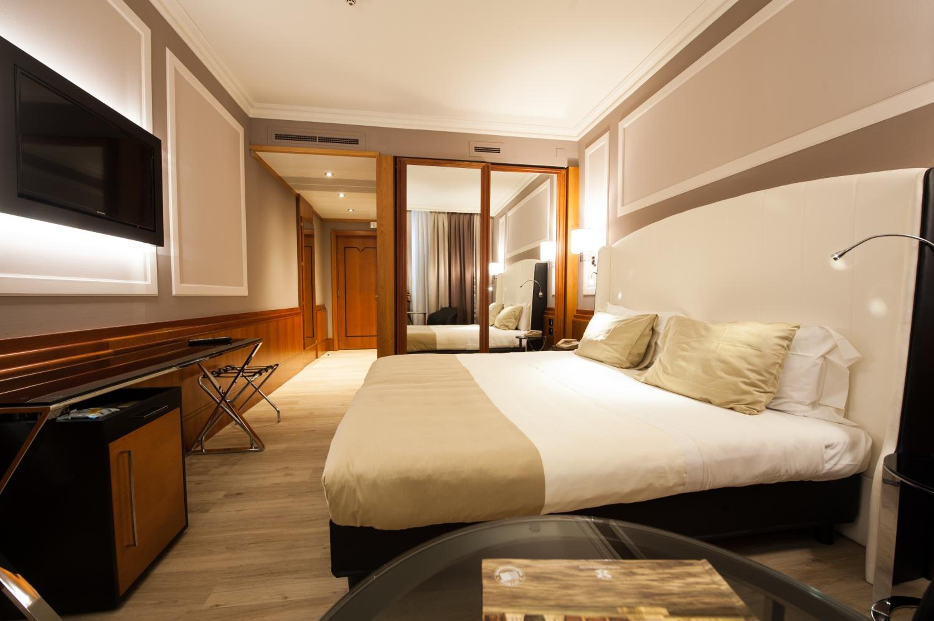 Large Double Room photo 2
