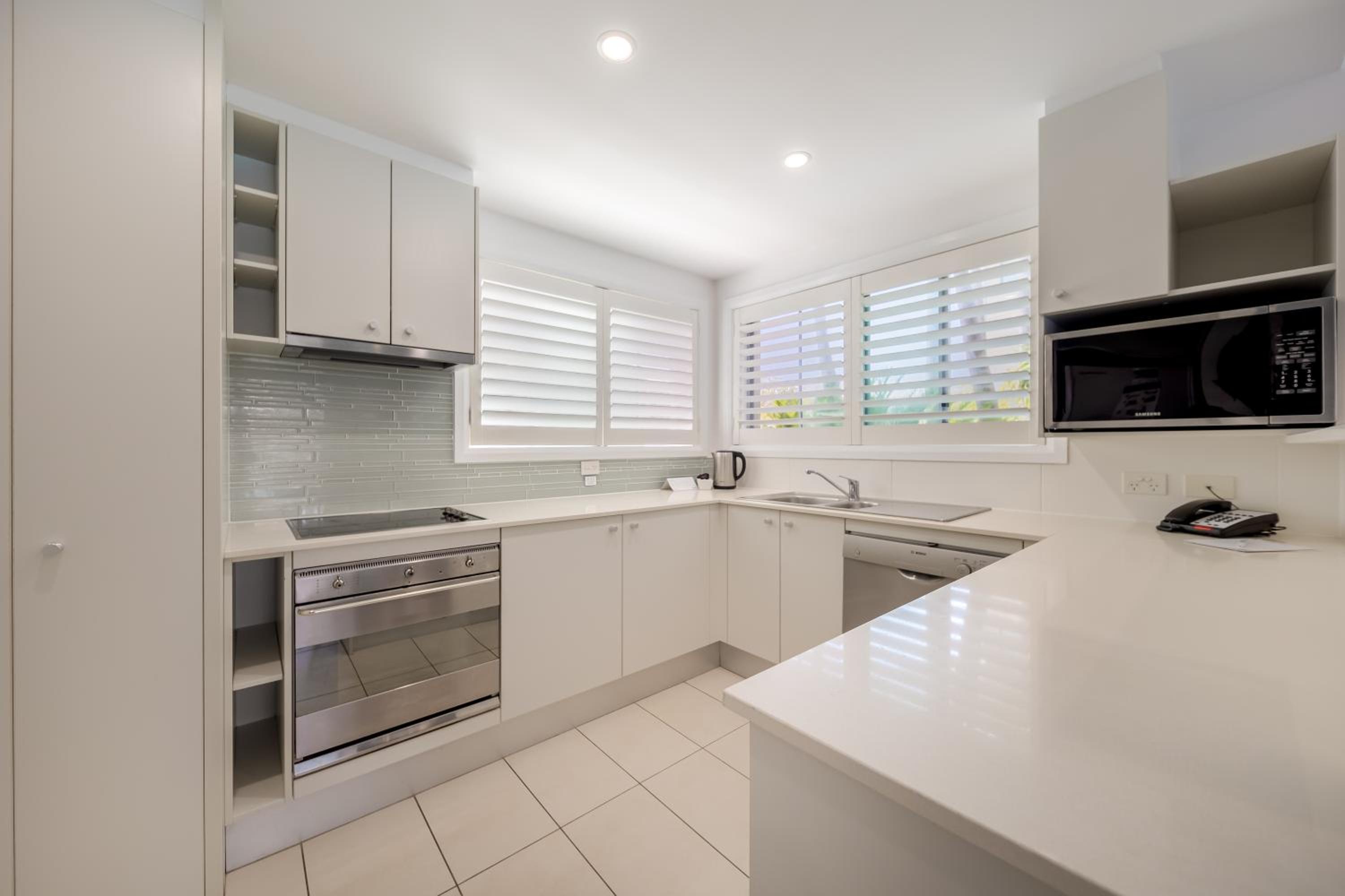 One-Bedroom Apartment with Swimout - Photo 10