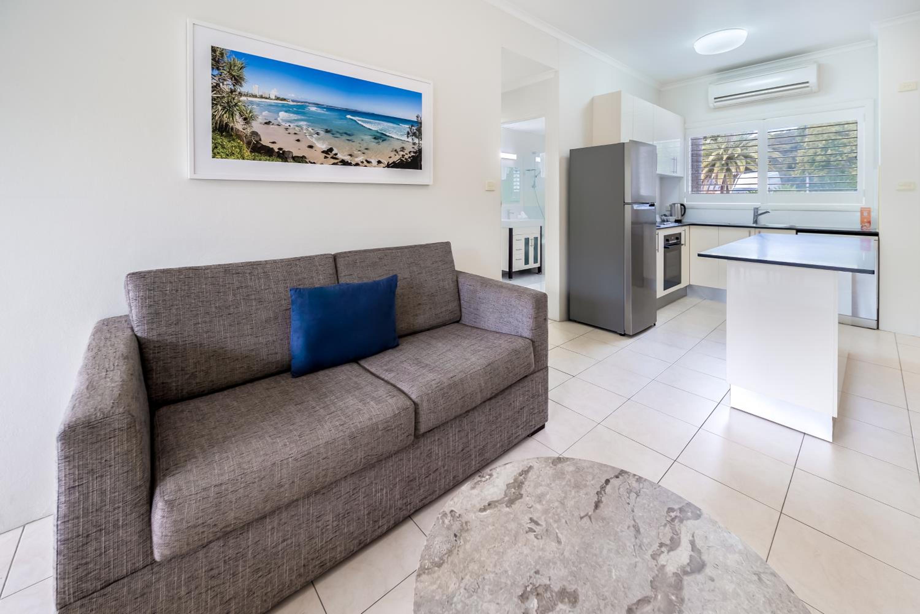 Two-Bedroom Lagoon Apartment - Photo 11