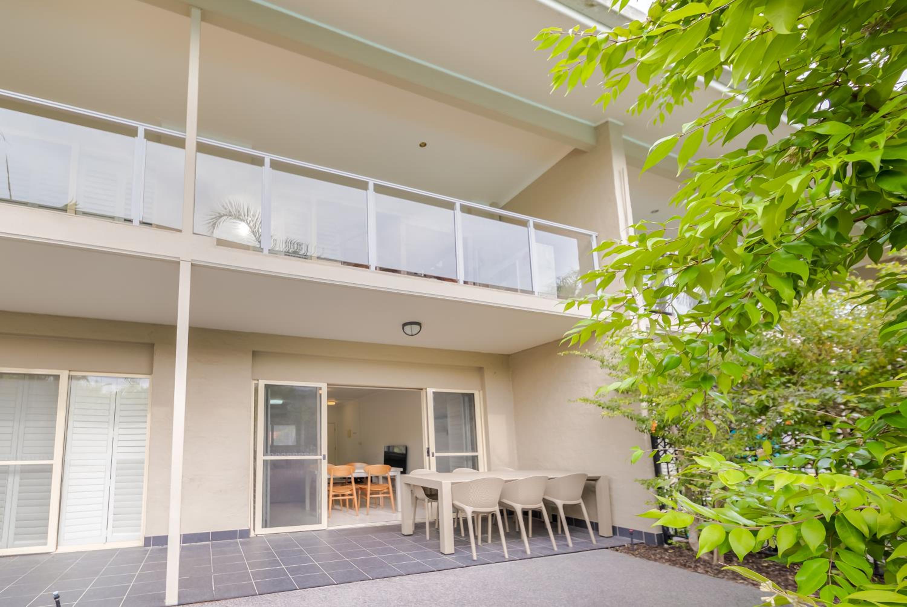 Two-Bedroom Lagoon Apartment - Photo 4