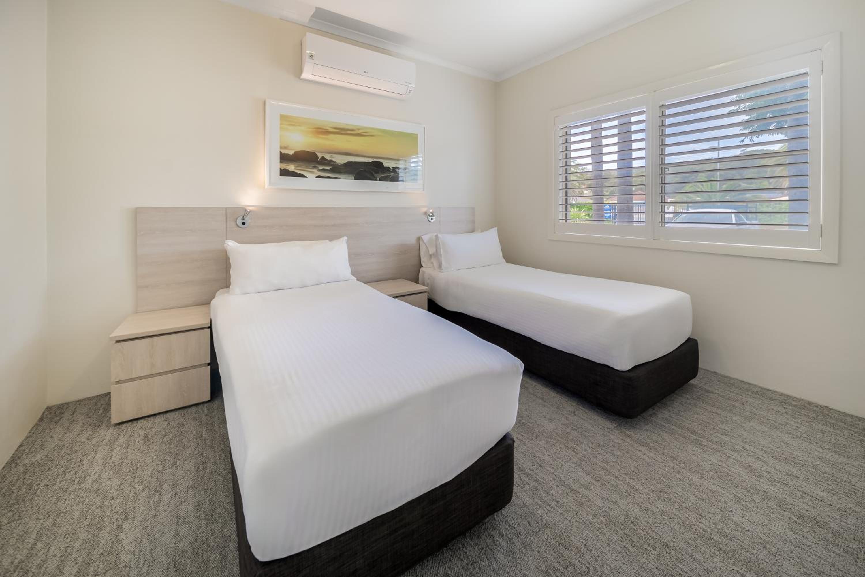 Two-Bedroom Lagoon Apartment - Photo 6