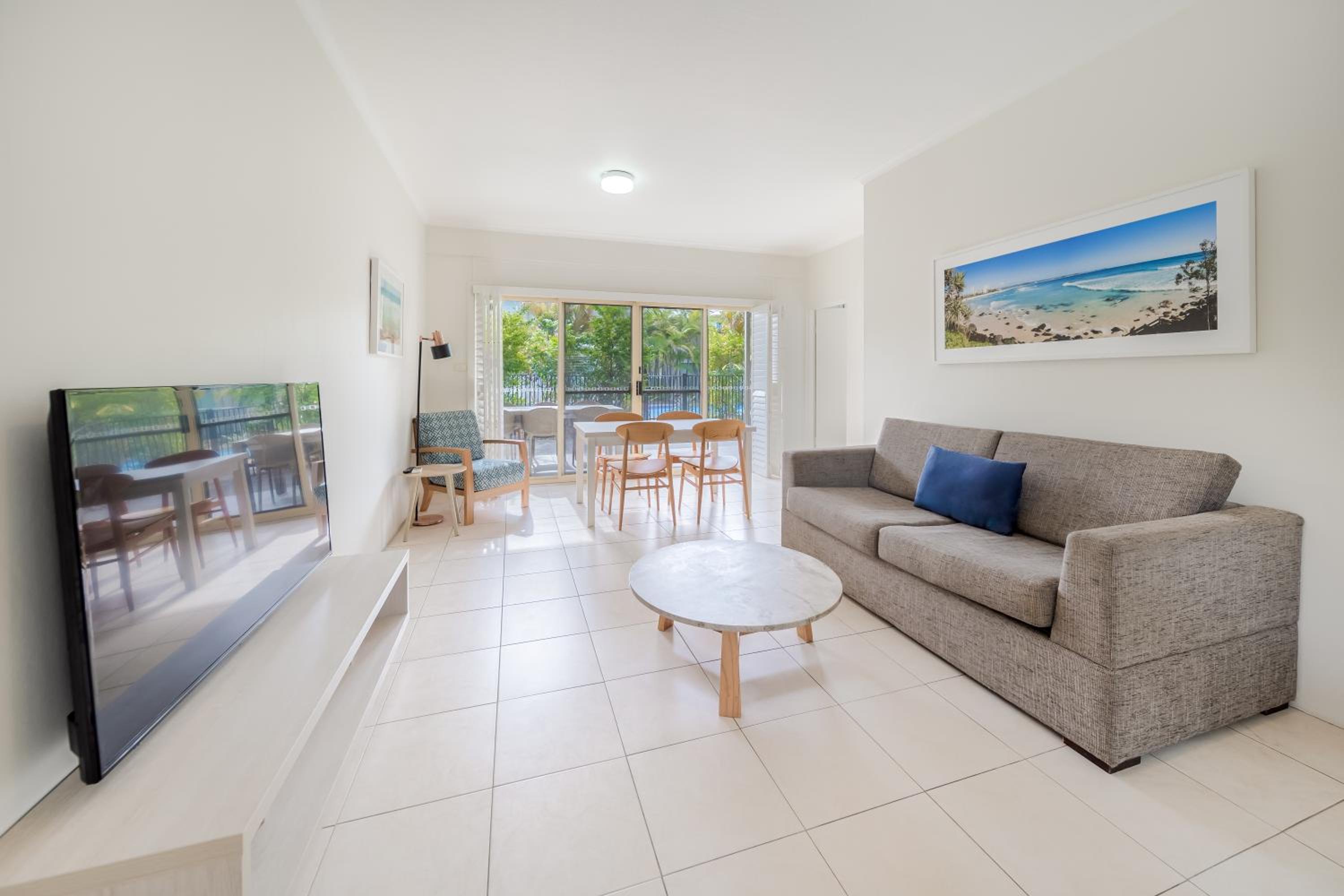 Two-Bedroom Lagoon Apartment - Photo 7