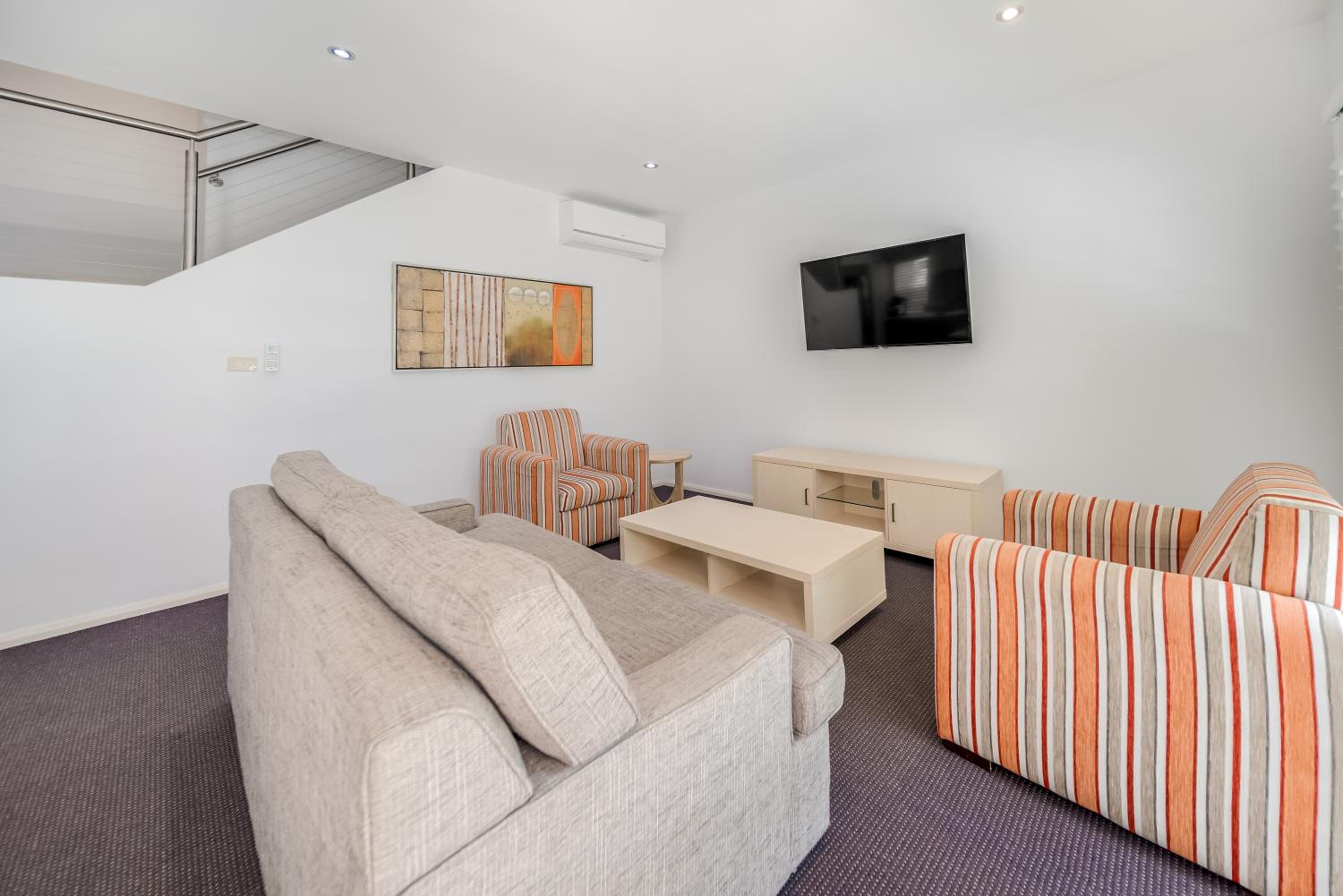 Two-Bedroom Apartment with Plunge Pool - No Housekeeping - Photo 3
