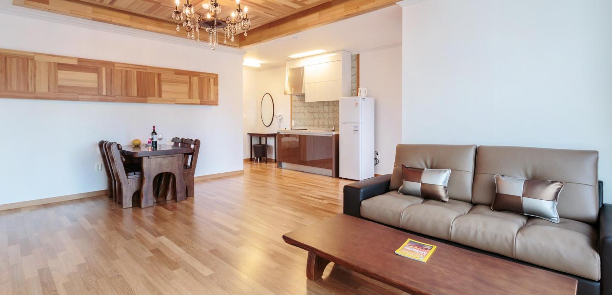 Family Room photo 2