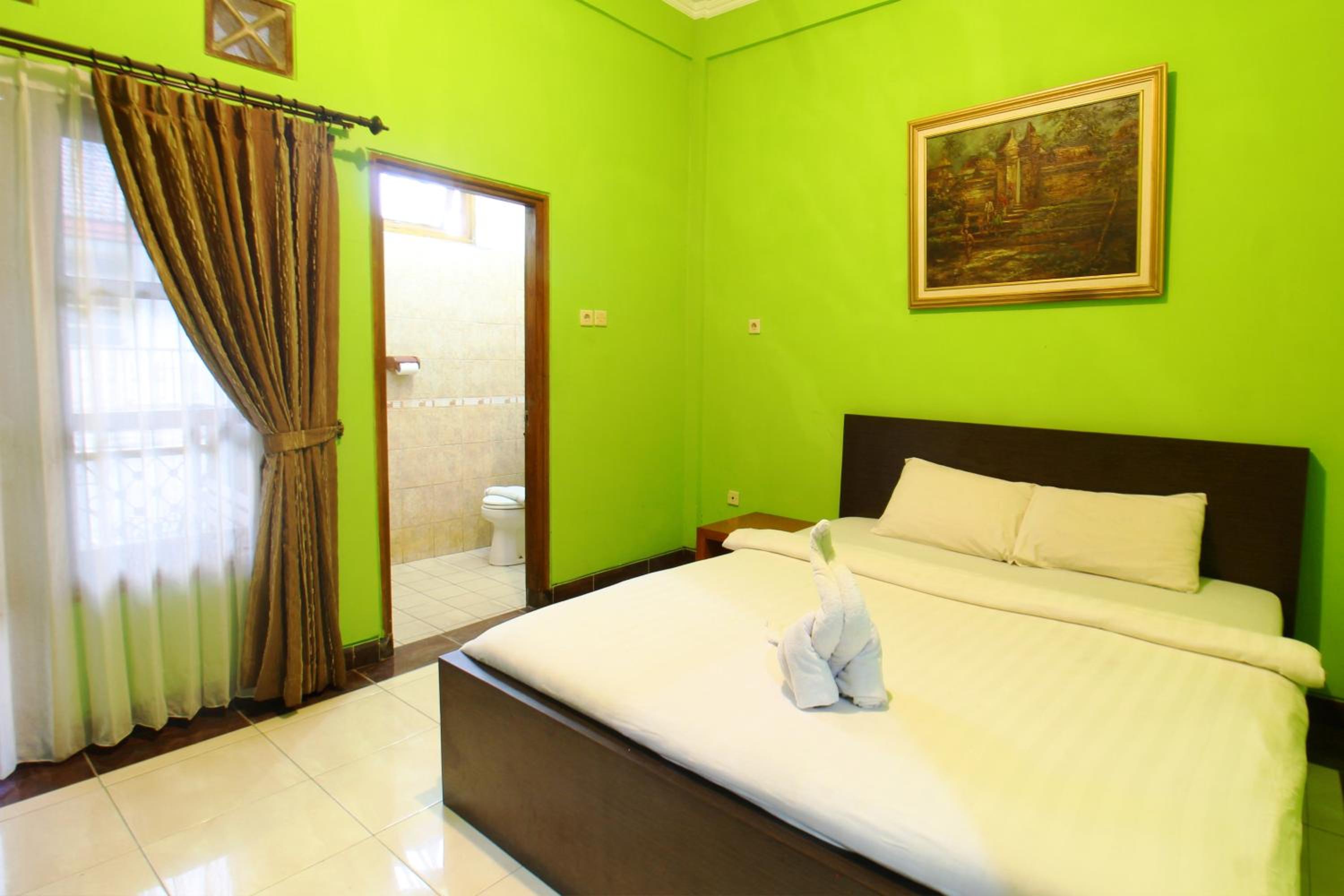 King Room with Balcony - Photo 3