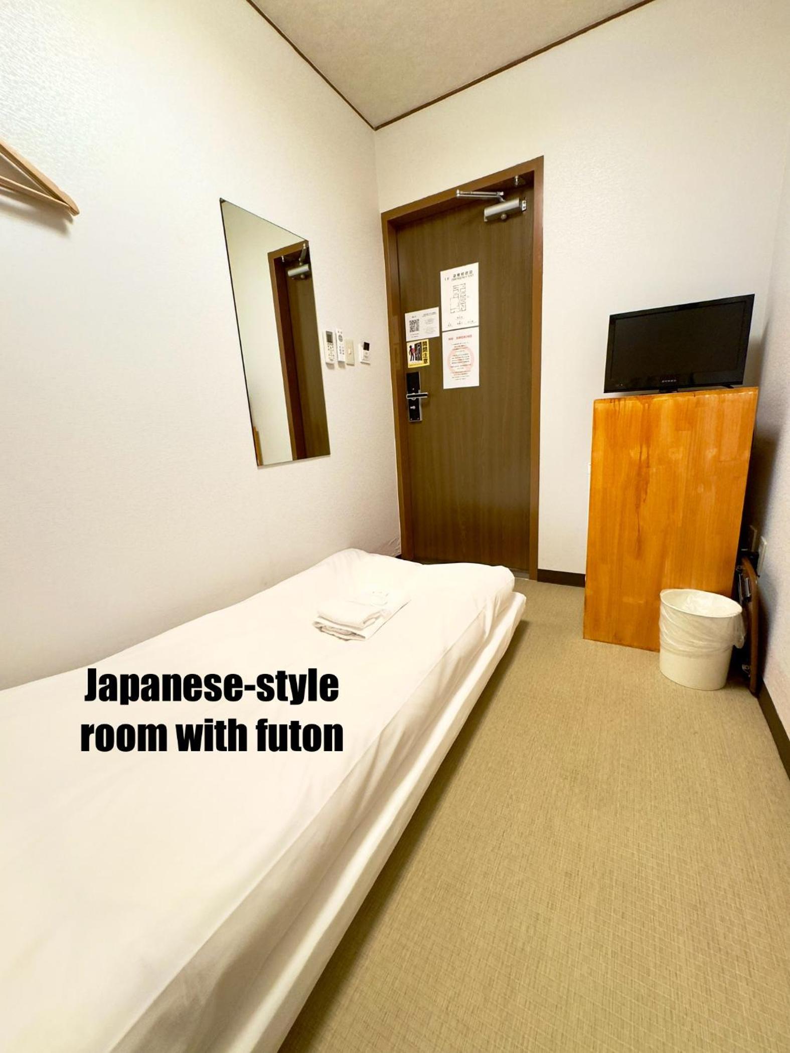 Single Room with Shared Shower and Toilet photo 2